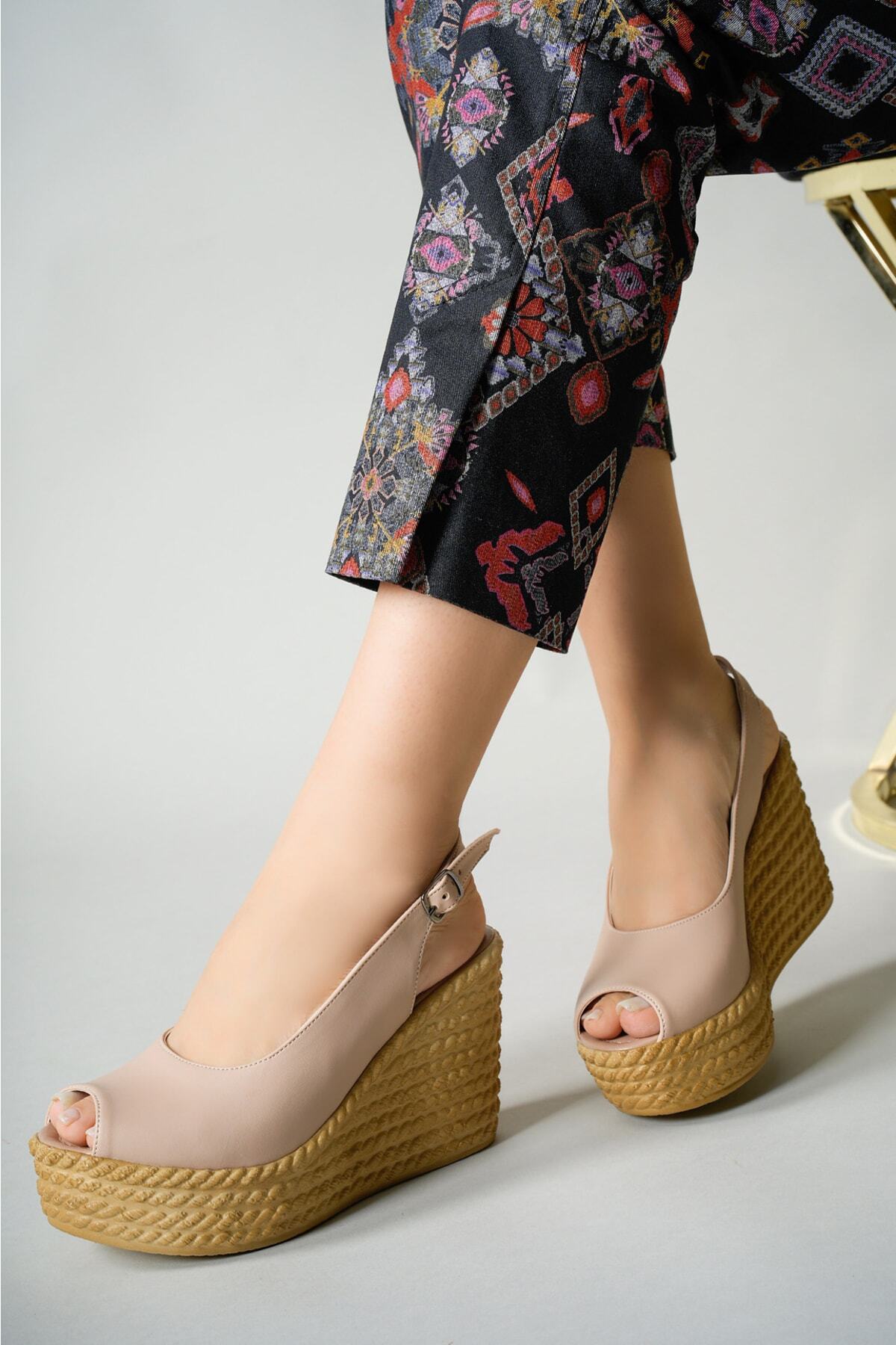 Affordable Chic: Riccon Nude Sandals - x49ifvh