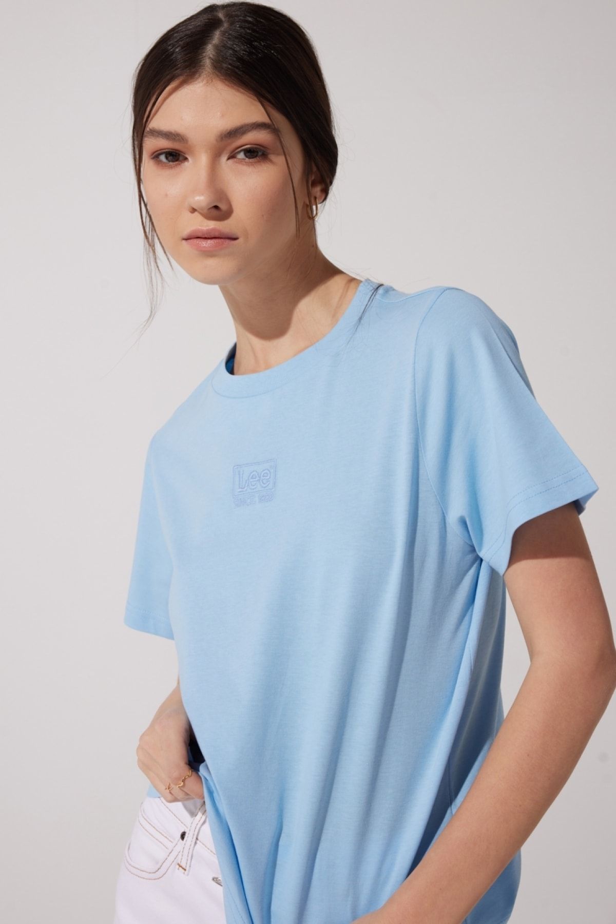 Lee Regular Fit Normal Kesim Bisiklet Yaka %100 Pamuk Açık Mavi Kadın T-shirt