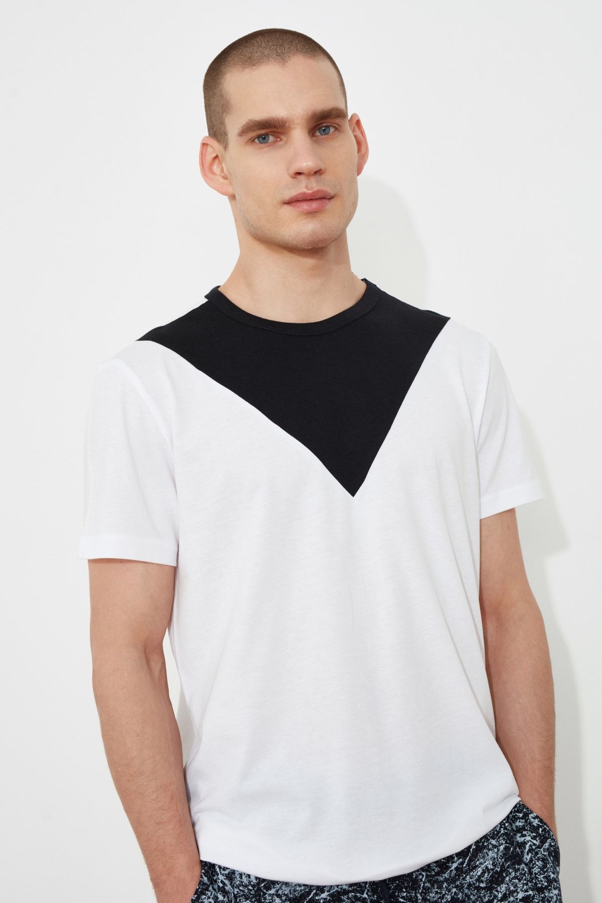TRENDYOL MAN Beyaz Erkek T-Shirt TMNSS21TS1500