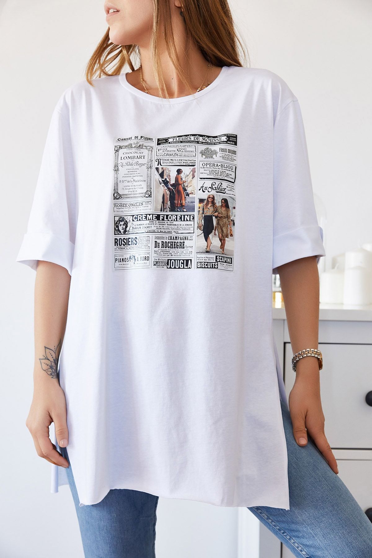 XHAN Kadın Beyaz Gazete Baskılı Boyfriend Yırtmaçlı T-shirt 9KXK1-43319-01