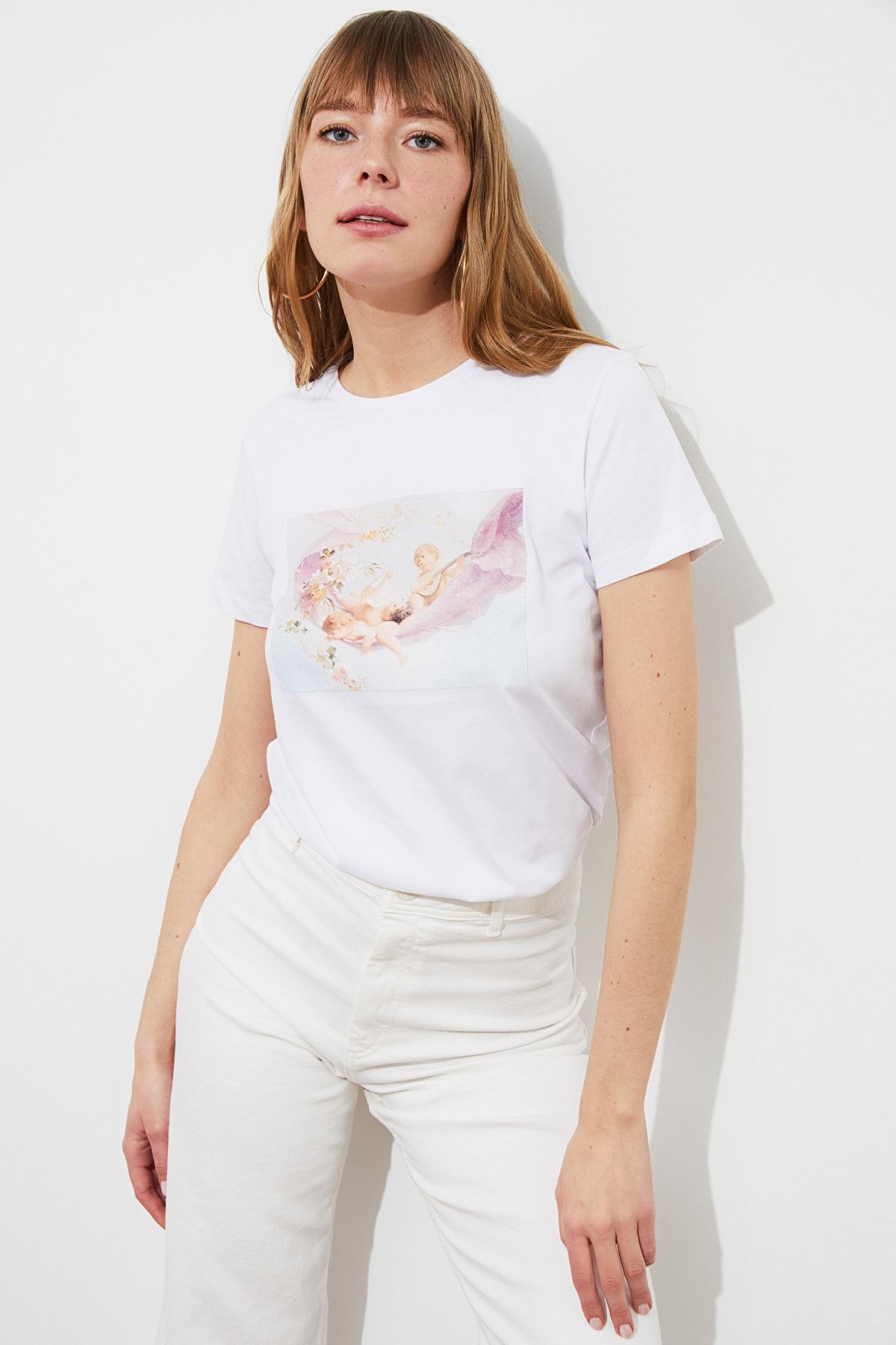TRENDYOLMİLLA Beyaz Baskılı Semi- Fitted Örme T-Shirt TWOSS21TS2100