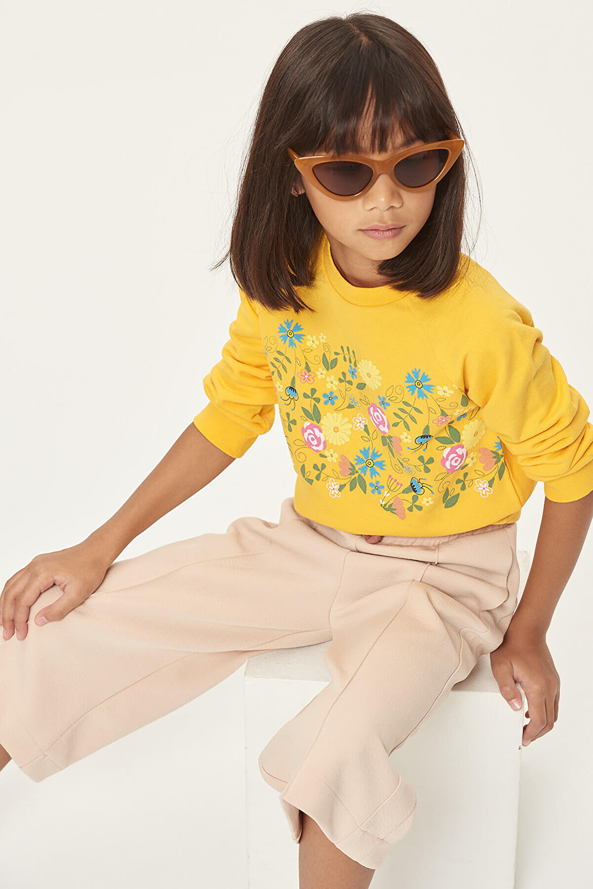 TRENDYOLKIDS Sarı Baskı ve Nakış Detaylı Kız Çocuk Sweatshirt TKDSS18NN0009