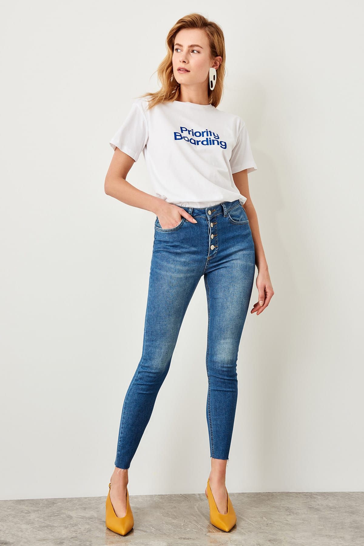 TRENDYOLMİLLA Mavi Önden Düğmeli Yüksek Bel Skinny Jeans TWOSS19LR0228
