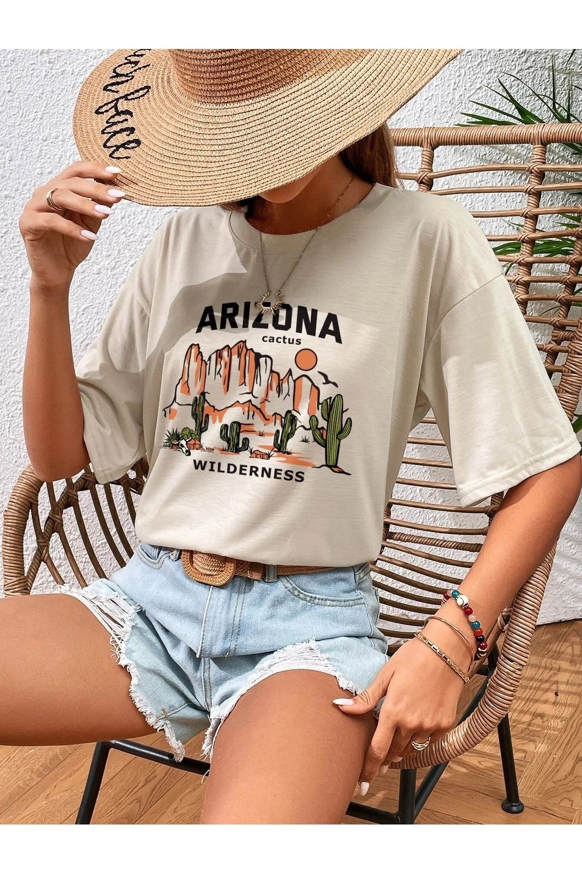 Trendseninle Kadın Bej Arizona Wilderness Baskılı Oversize T-shirt