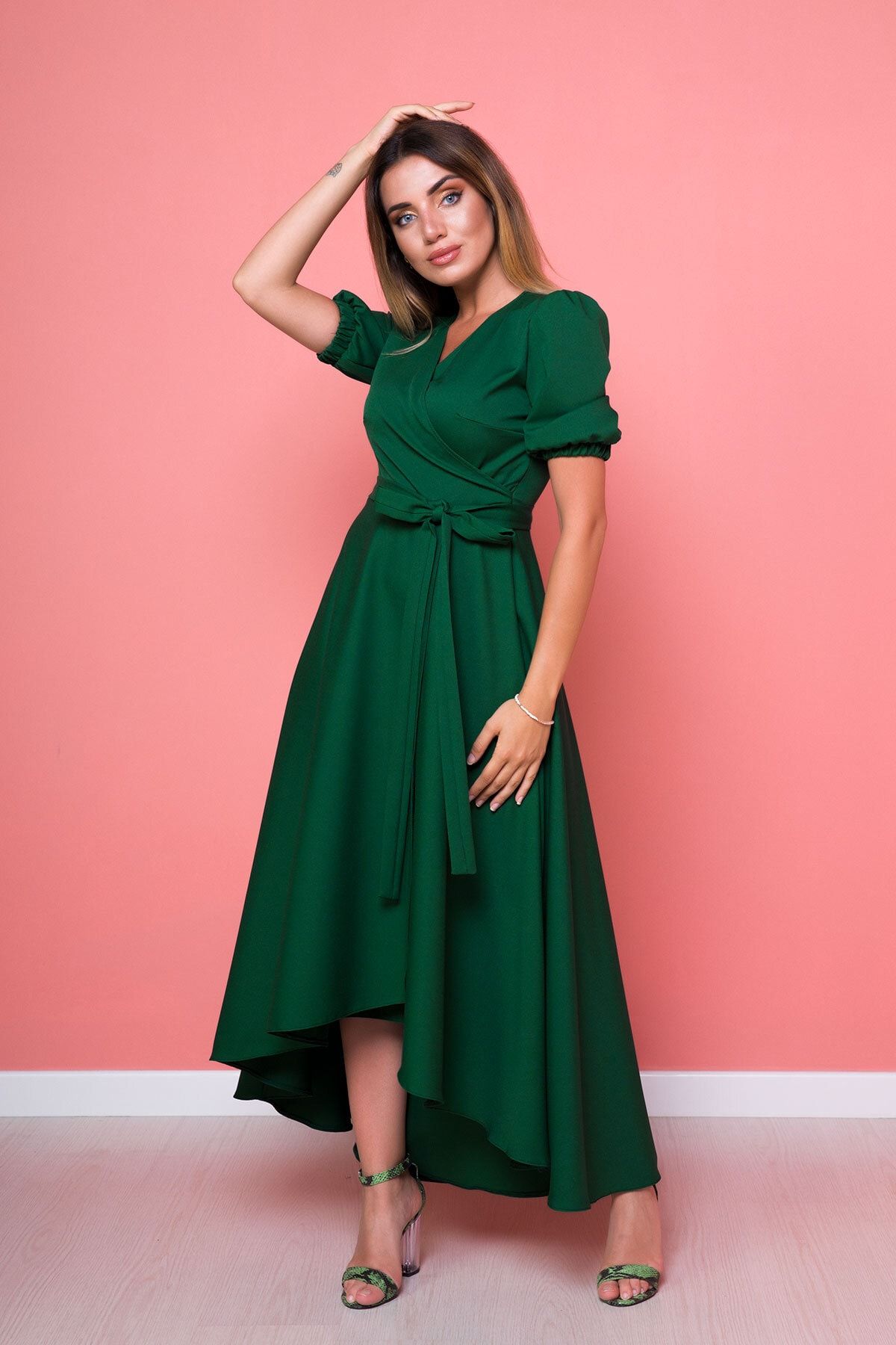 Bidoluelbise Kadın Asimetrik Kesim Zümrüt Yeşili Önü Kısa Arkası Uzun Kruvaze Yaka Elbise