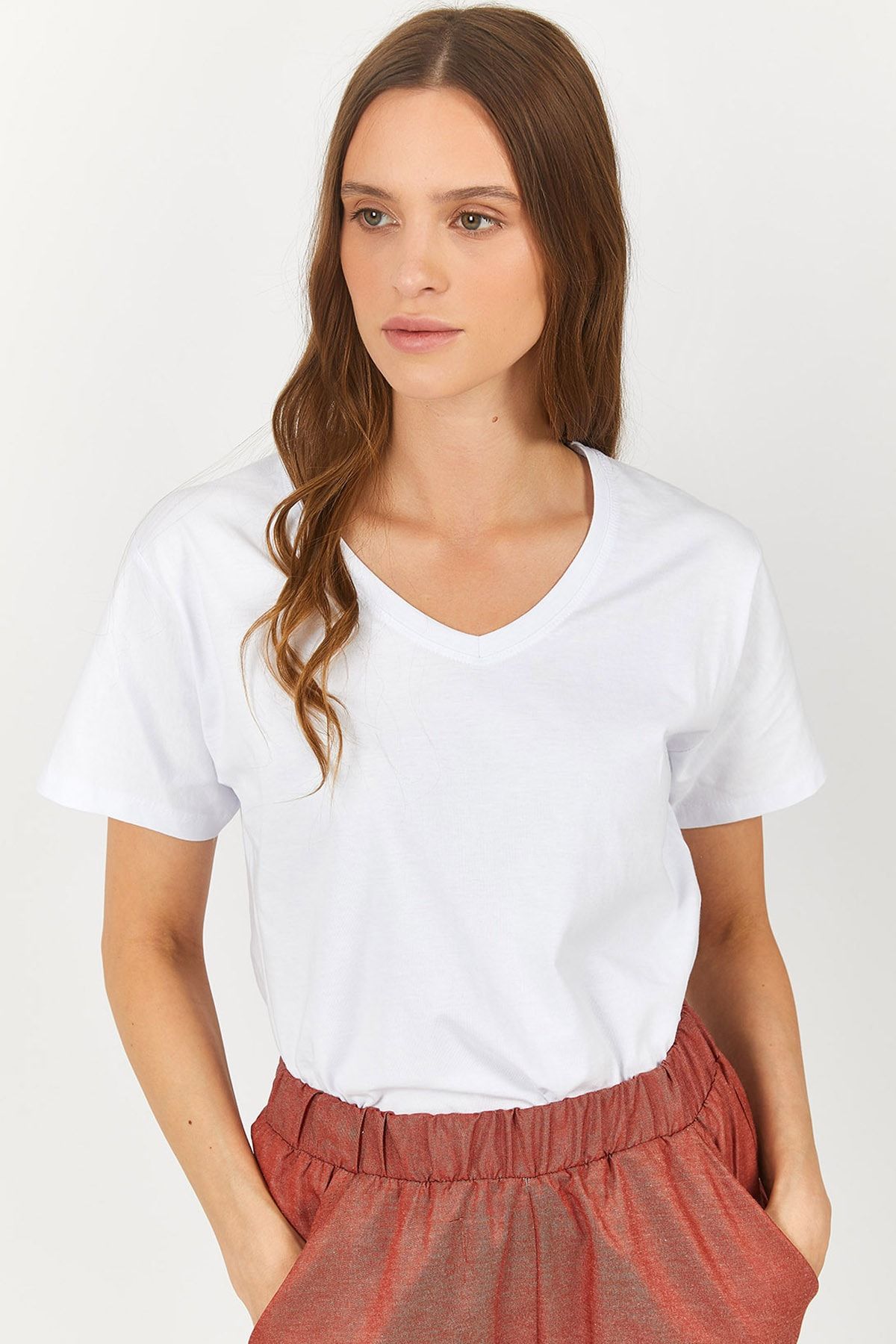 armonika Kadın Beyaz V Yaka T-shirt Arm-23y024002