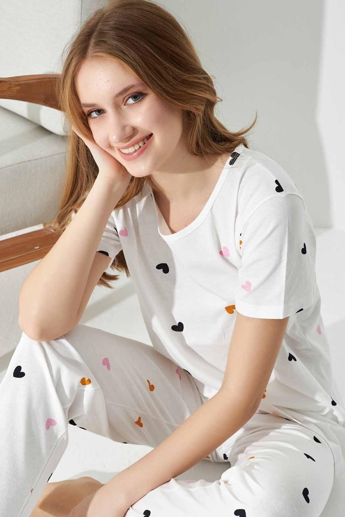 Siyah İnci Beyaz Renkli Kalp Desenli Örme Pamuklu Pijama Takımı