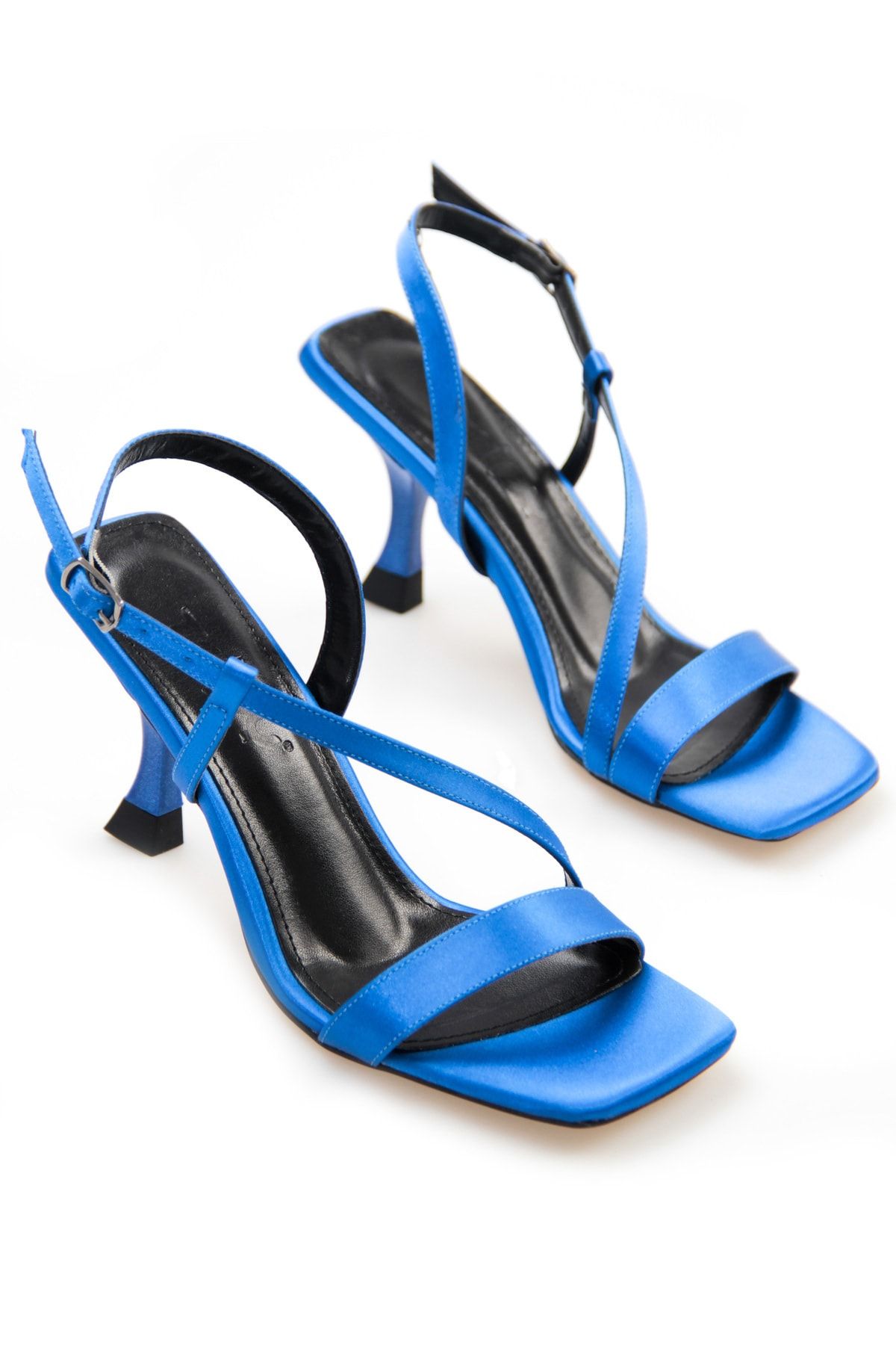 Tripy Kadın Saten Küt Burun Bantlı Topuklu Ayakkabı Minyal
