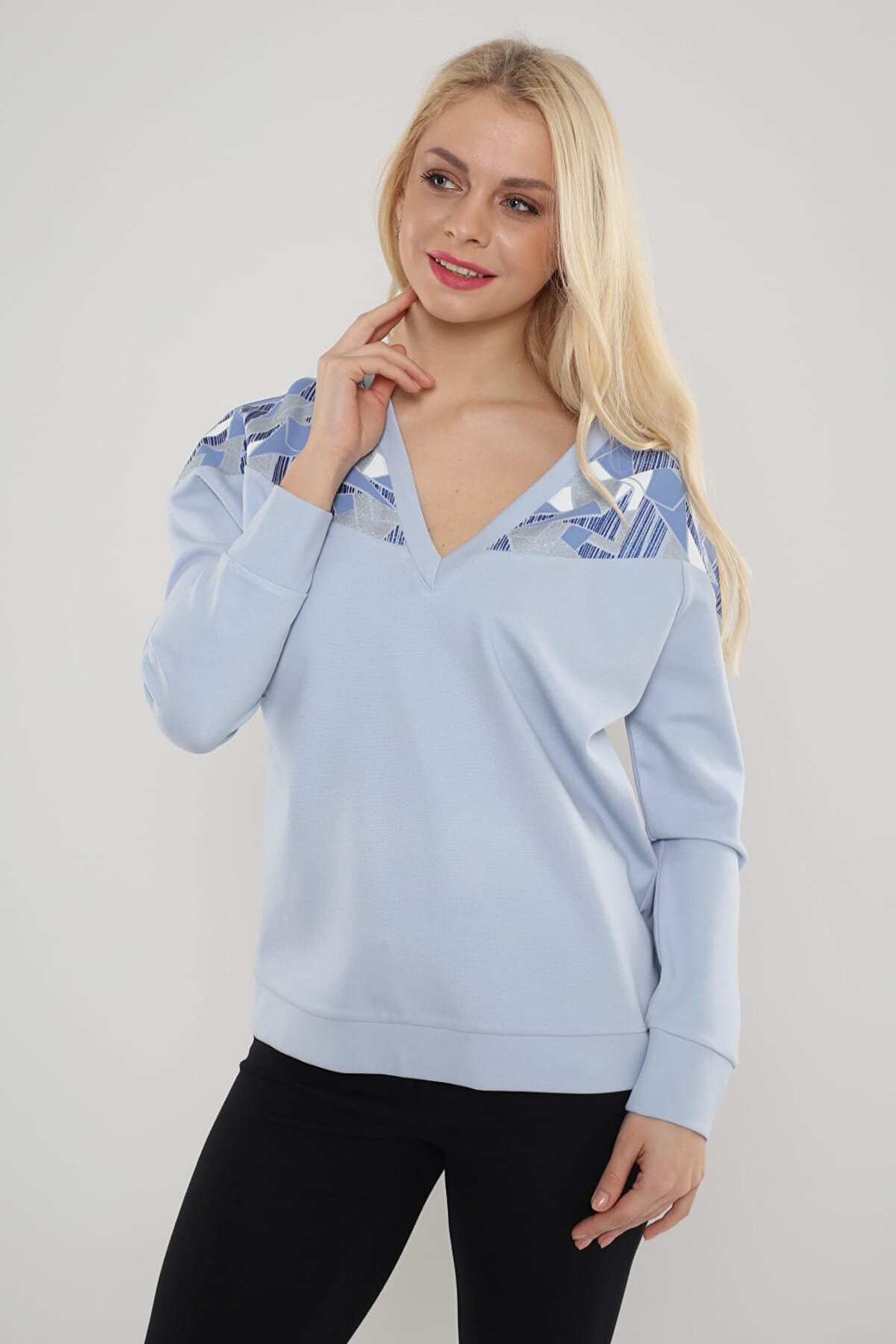 Hanna's Kadın Mavi V Yakalı Omuzları Geometrik Baskılı Bluz