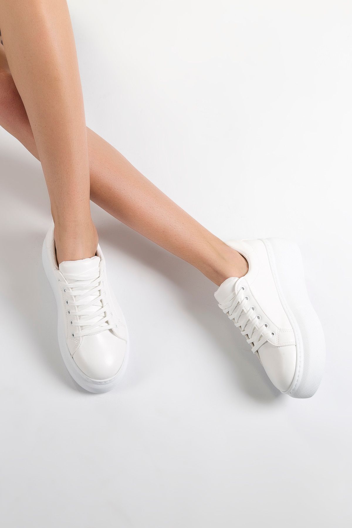 SOHO Beyaz Mat Kadın Sneaker 12641