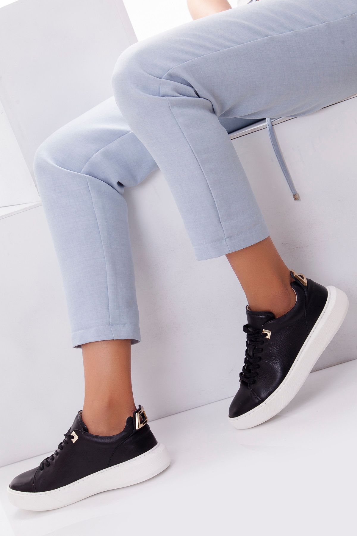 Deripabuc Hakiki Deri Siyah Kadın Deri Sneaker Trc-7633