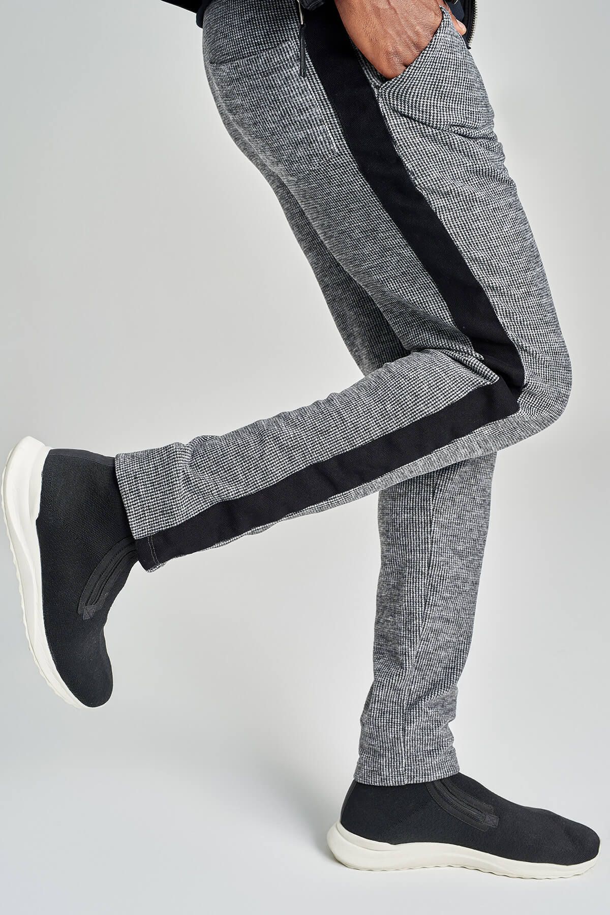 TRENDYOL MAN Siyah Erkek Şeritli Pantolon- Örme Kazayağı Fırçalı Kumaş