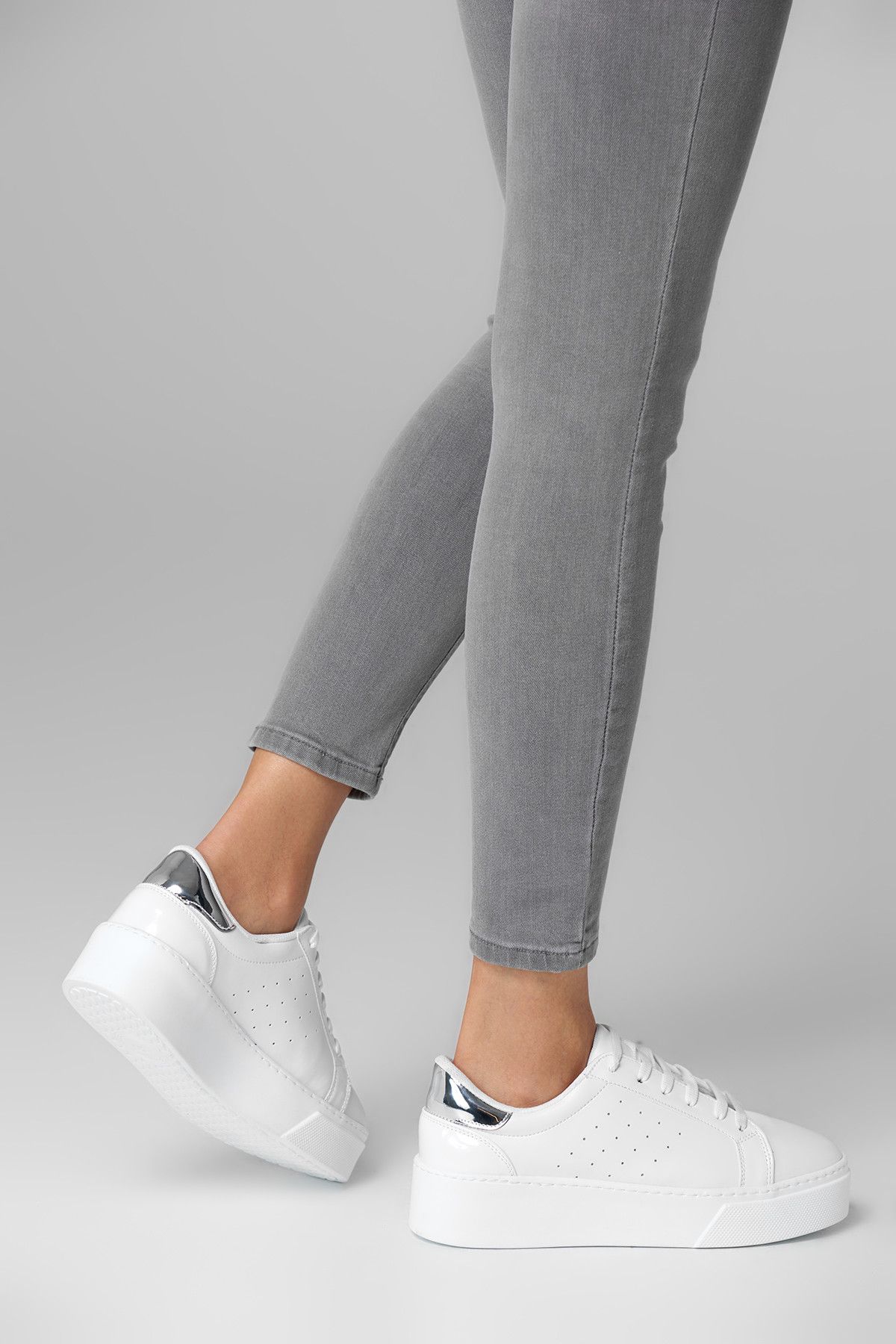 TRENDYOLMİLLA Beyaz Dolgu Topuklu Kadın Sneaker TSASS18OZ0017