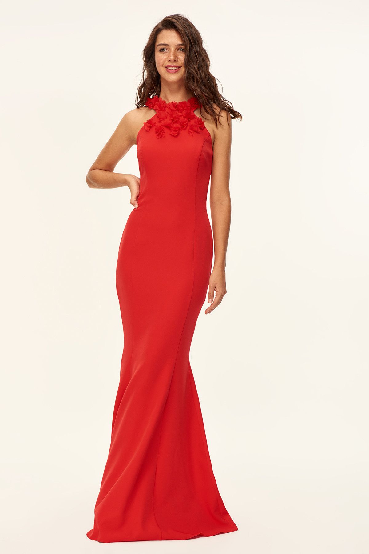 TRENDYOLMİLLA Kırmızı Çiçek Aksesuarlı Abiye Elbise TPRSS18DE0050