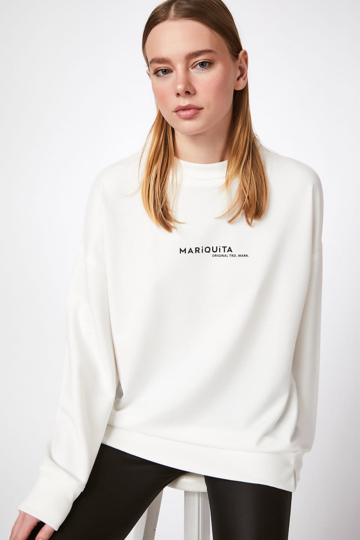 Happiness İstanbul Kadın Beyaz Eteği Yırtmaçlı Önü Baskılı Sweatshirt SM00029