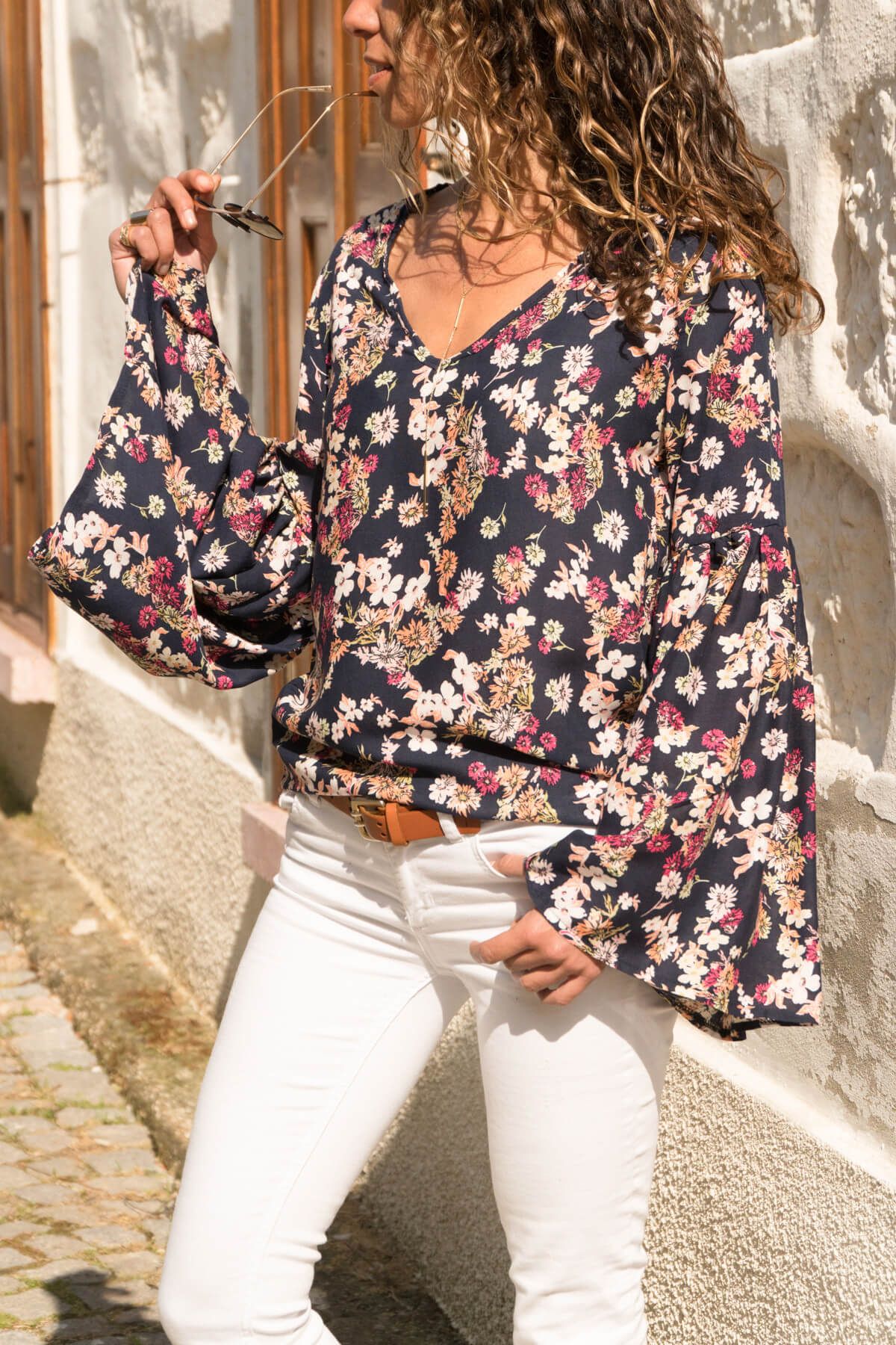 Trend Alaçatı Stili Kadın Lacivert Çiçekli İspanyol Kol Bluz FME-017-028-AA