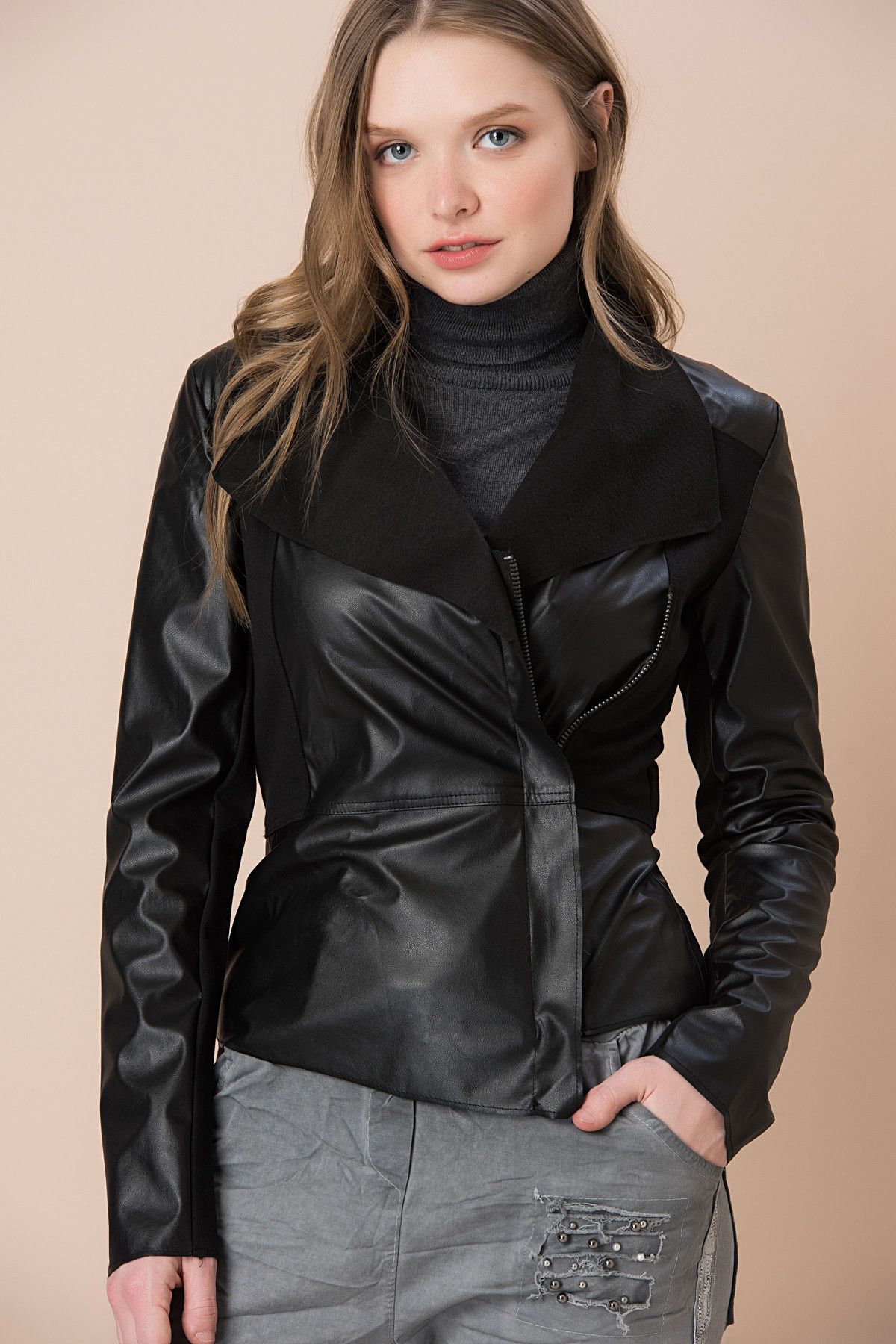 Y-London Kadın Siyah Mendil Yakası Deri Ceket OZ-EX61639