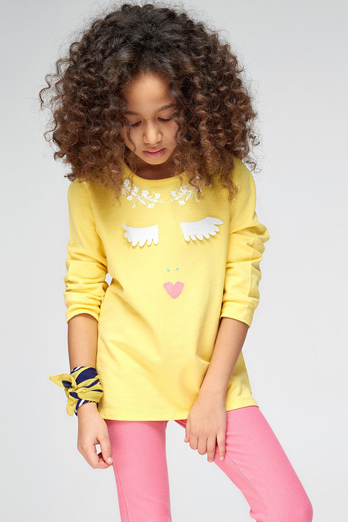 TRENDYOLKIDS Sarı Baskılı 3 Boyutlu Göz Detaylı Kız Çocuk Sweatshirt TKDSS18TF0012