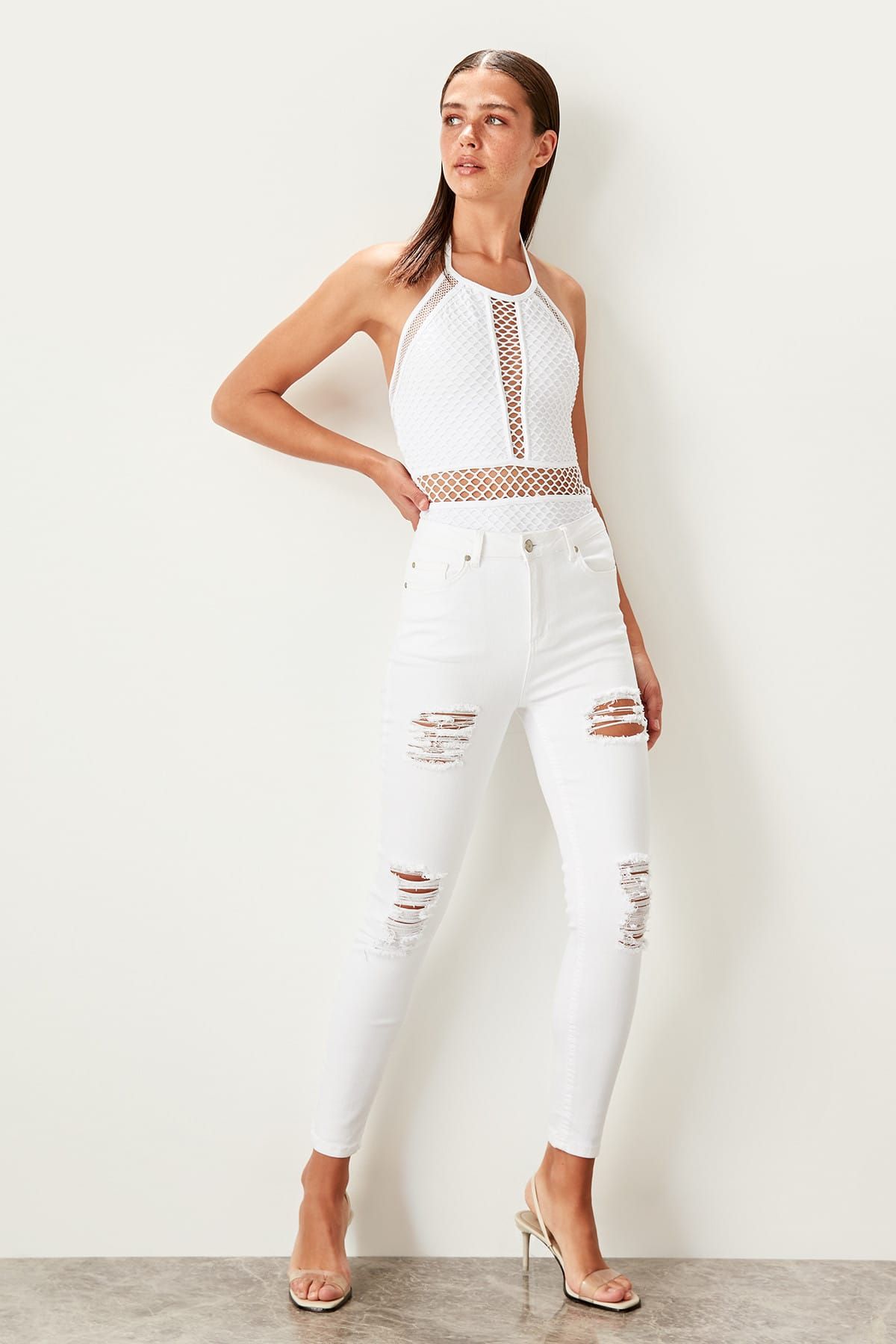 TRENDYOLMİLLA Beyaz Yırtık Detaylı Yüksek Bel Skinny Jeans TWOSS19LR0252