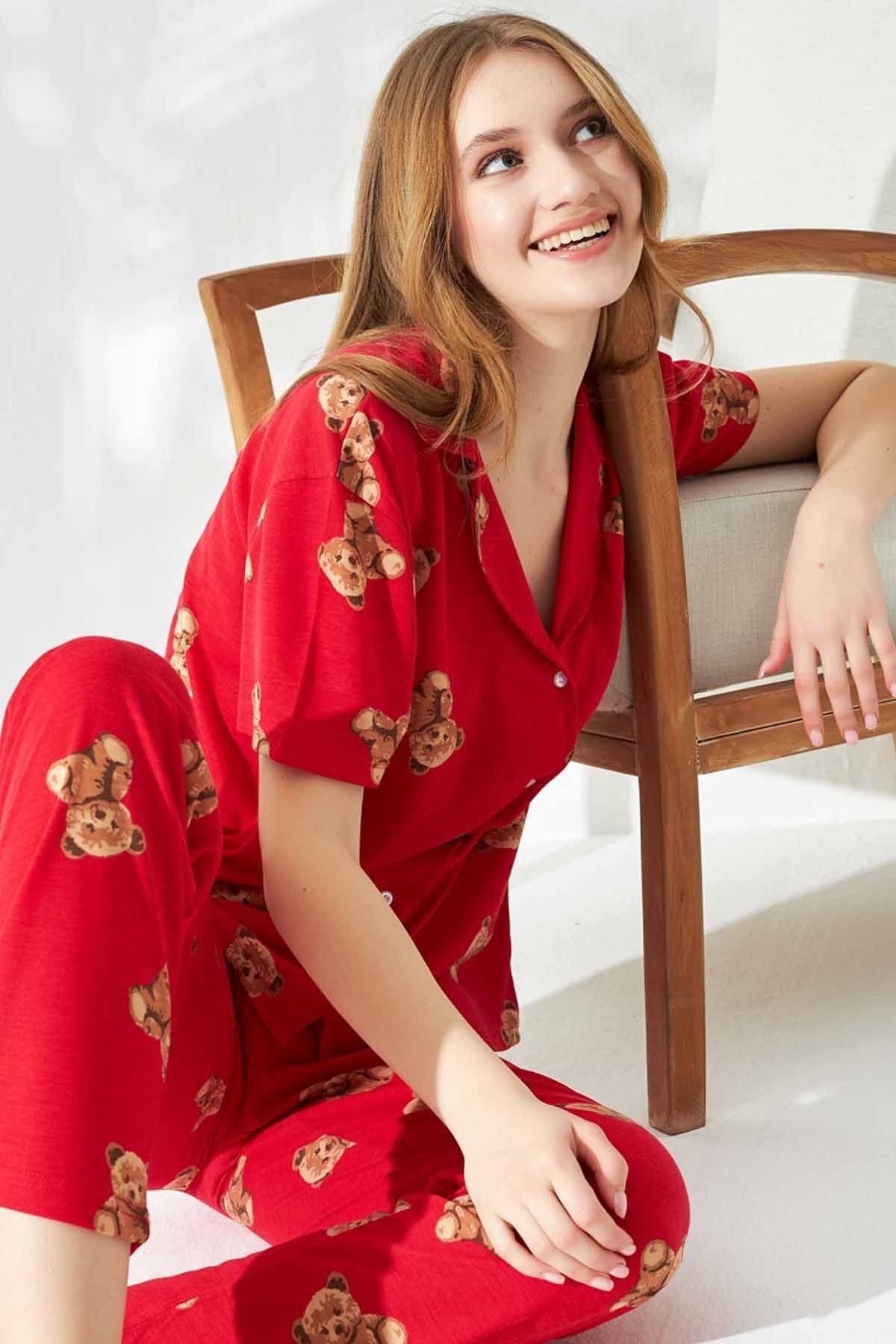 Siyah İnci Kırmızı Ayıcık Desenli Düğmeli Örme Pijama Takım