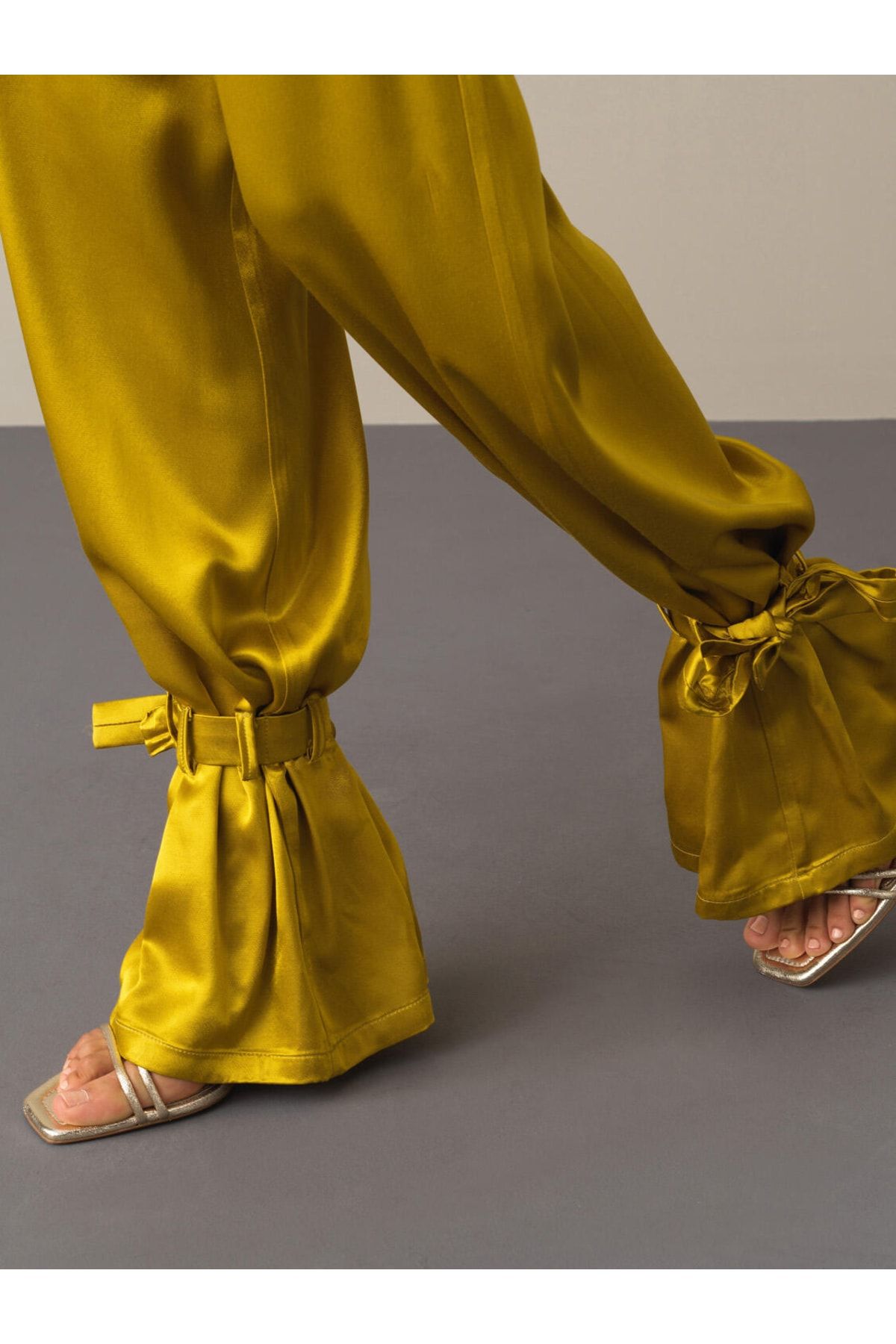 Xint Kadın Yosun Sarısı Regular Fit Saten Pantolon