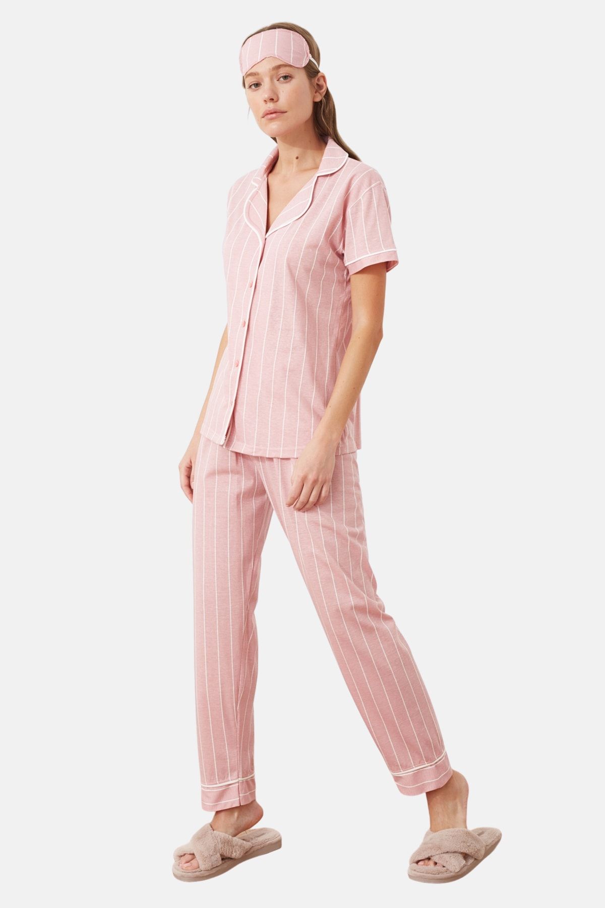 TRENDYOLMİLLA Pembe Pamuklu Çizgili Biye Detaylı Uyku Bantlı Örme Pijama Takımı THMSS21PT1225