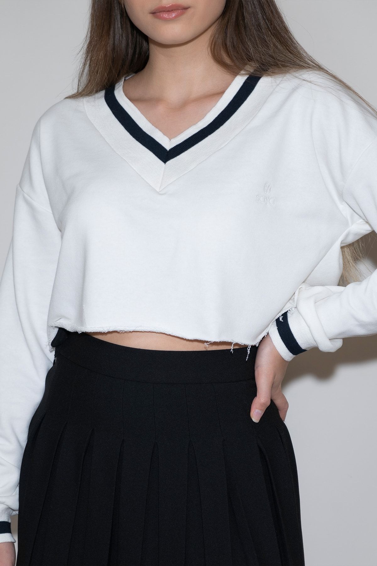 Soyo Kadın Beyaz Yakası Ve Kolu Şeritli Oversize Crop Sweatshirt