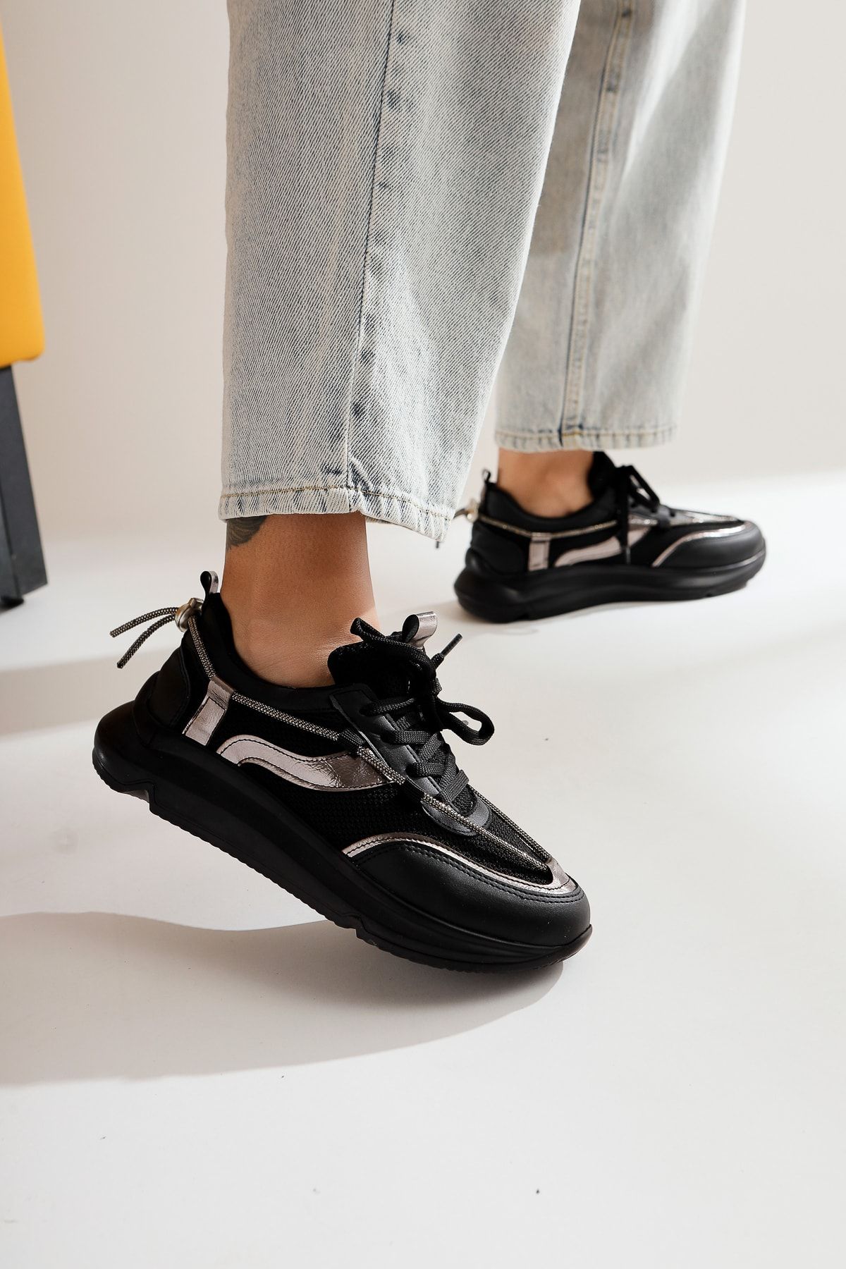 Limoya Luann Siyah Taş Detaylı Bağcıklı Sneakers Spor Ayakkabı