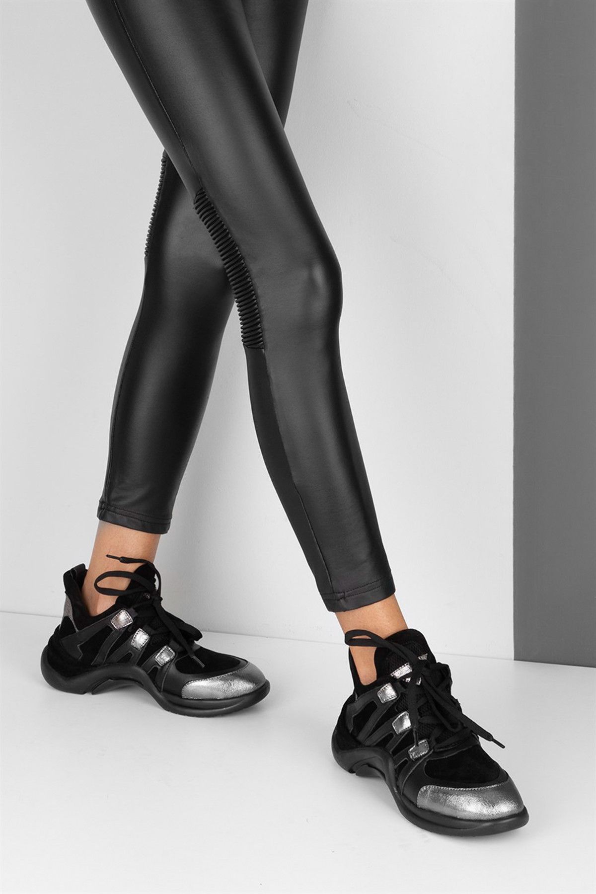 İlvi Kadın Platin Kristal - Siyah Deri Sneaker Louis-122.154