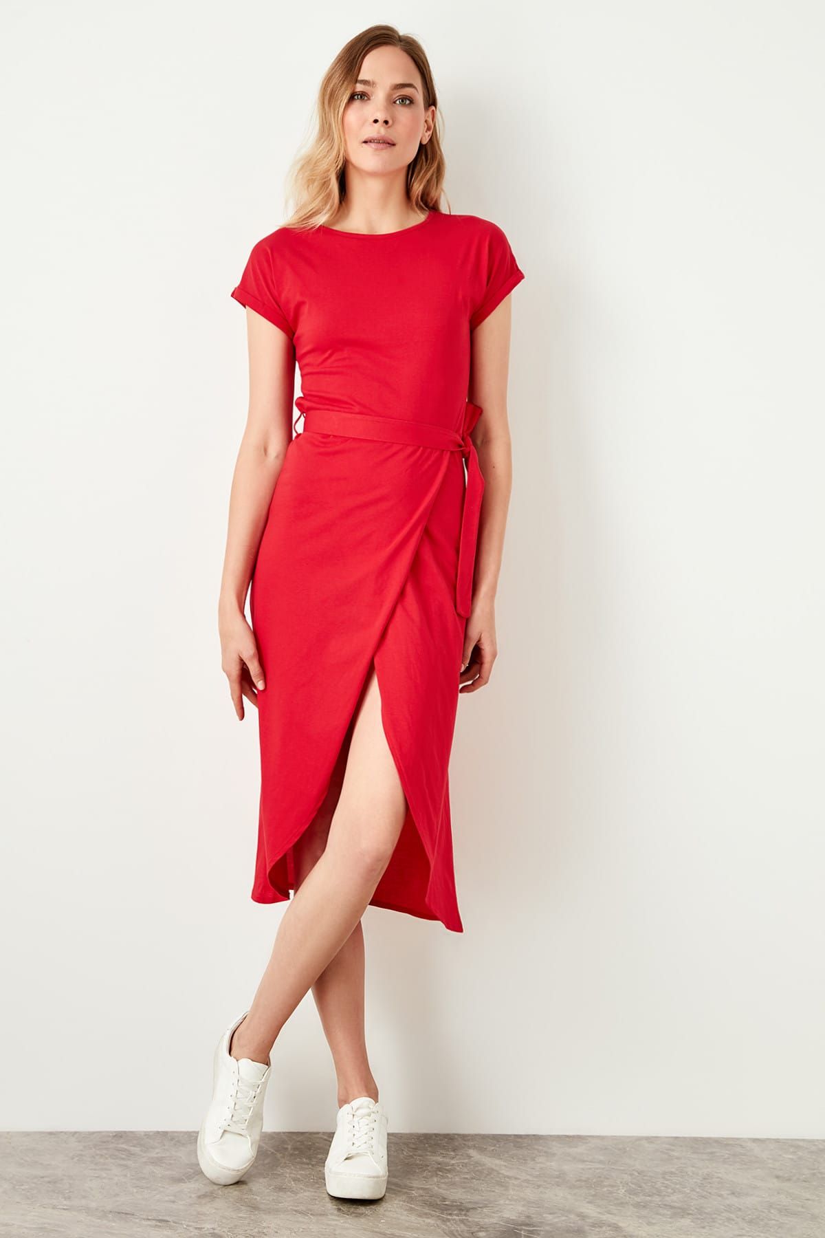TRENDYOLMİLLA Kırmızı Bağlama Detaylı Örme Elbise TWOSS19VG0159