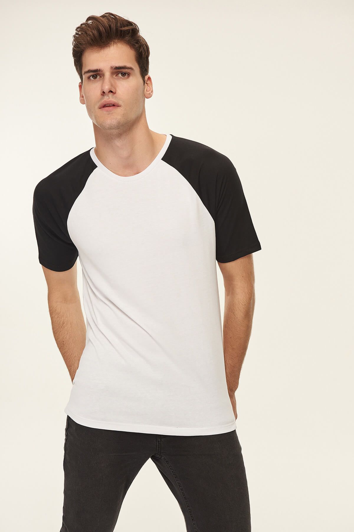 TRENDYOL MAN Beyaz Erkek Pamuklu T-shirt  - Kontrast Reglan Kol Panelli