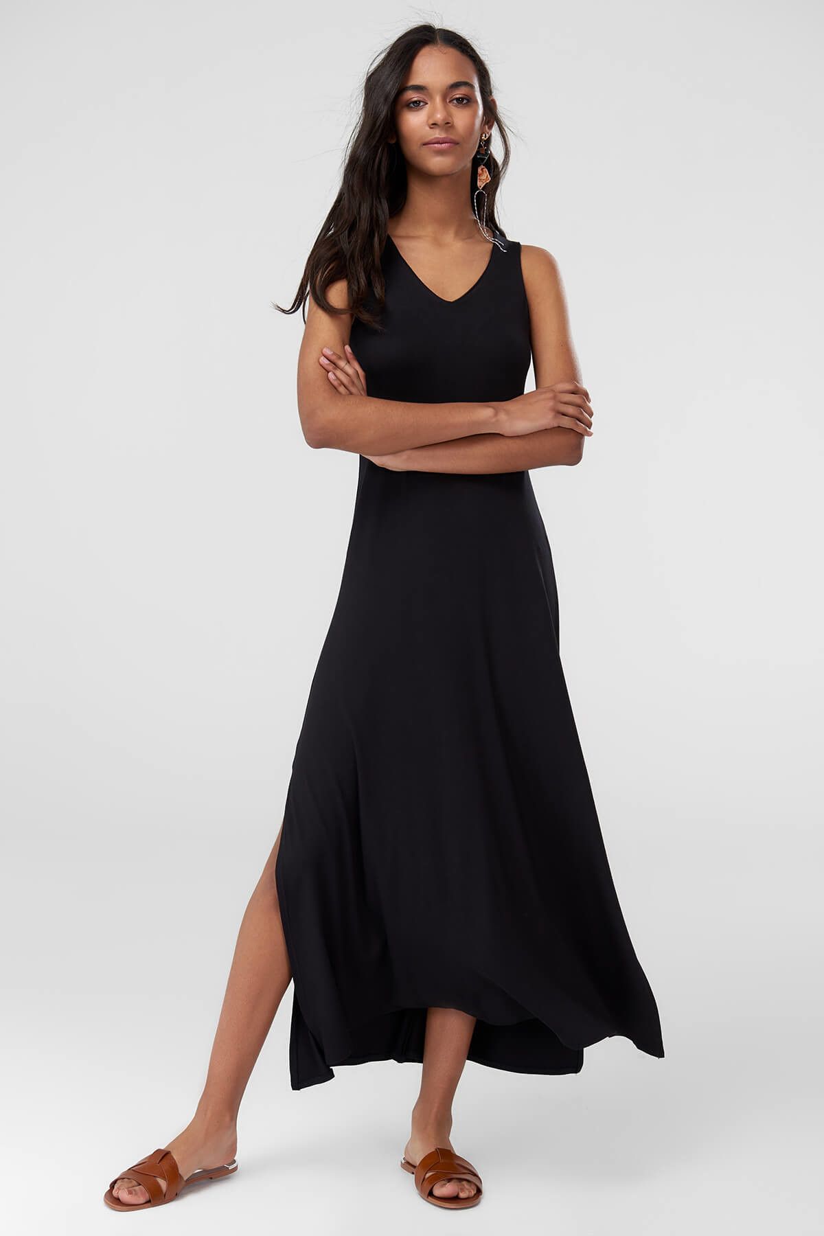 TRENDYOLMİLLA Siyah Yırtmaç Detaylı Örme Elbise TCLSS18UJ0128