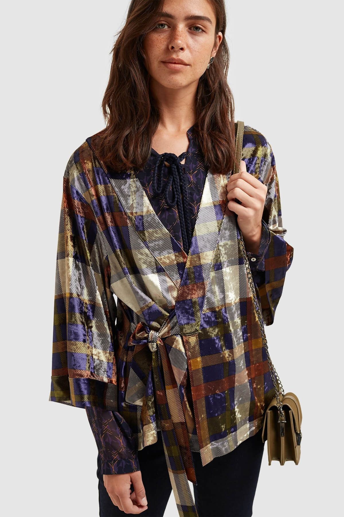 Yargıcı Kadın Lacivert Desenli Kimono Gömlek 8KKGM6125X