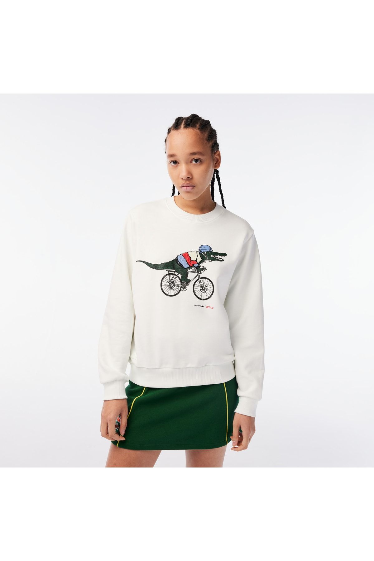 Lacoste X Netflix Kadın Loose Fit Bisiklet Yaka Baskılı Beyaz Sweatshirt