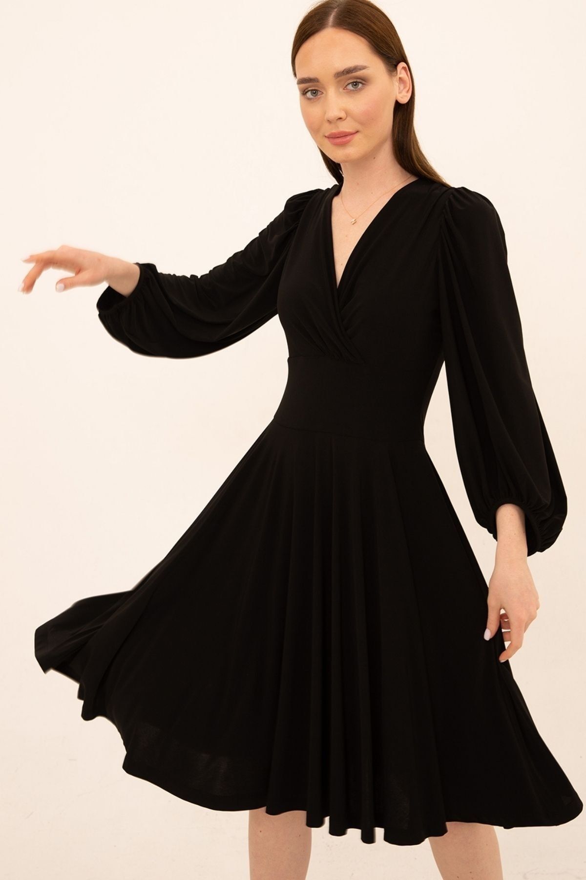 Laranor Siyah Balon Kol Kruvaze Yaka Kloş Elbise