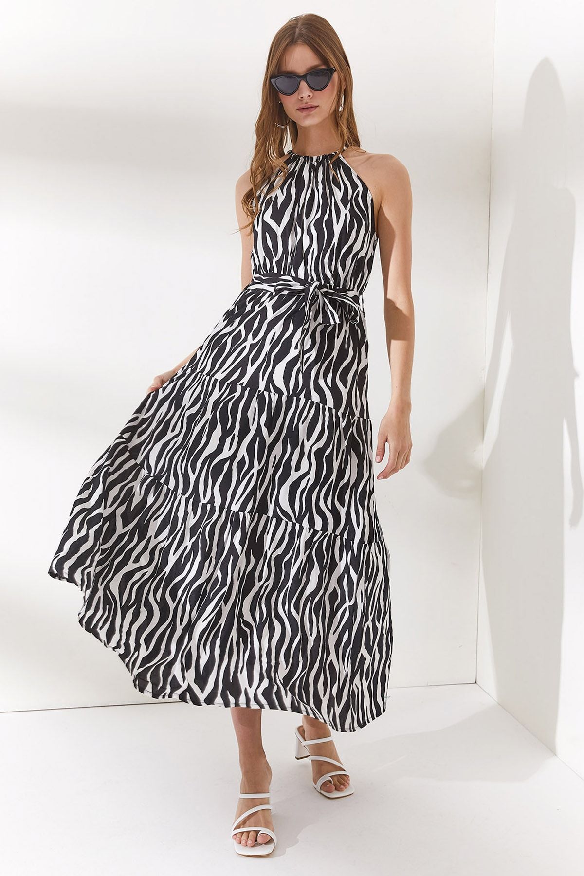 Olalook Kadın Zebra Siyah Halter Yaka Kuşaklı Dokuma Viscon Elbise ELB-19001548
