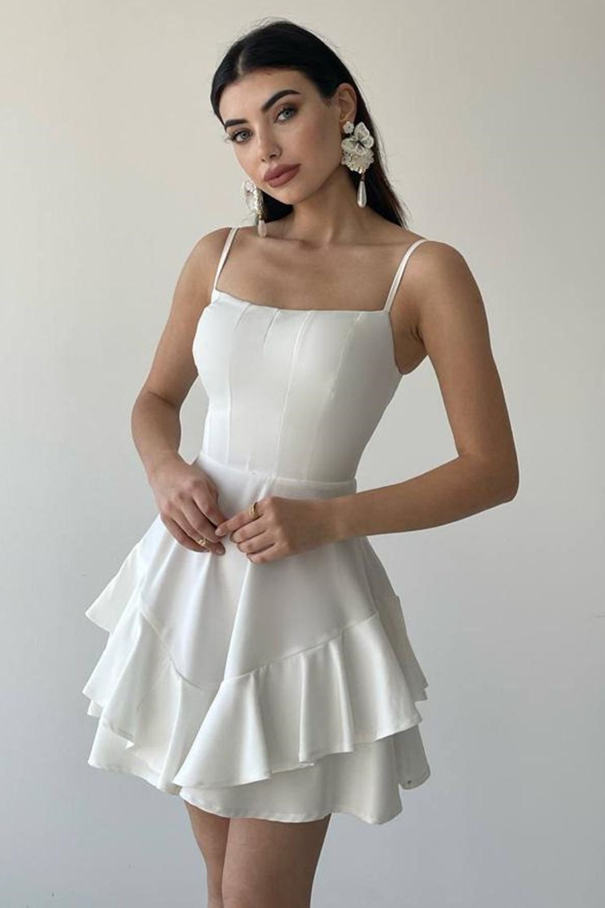 vuvutasarım Atlas Kumaş Ince Askılı Eteği Kat Detay Beyaz Abiye Elbise Beyaz Mezuniyet Elbisesi 102