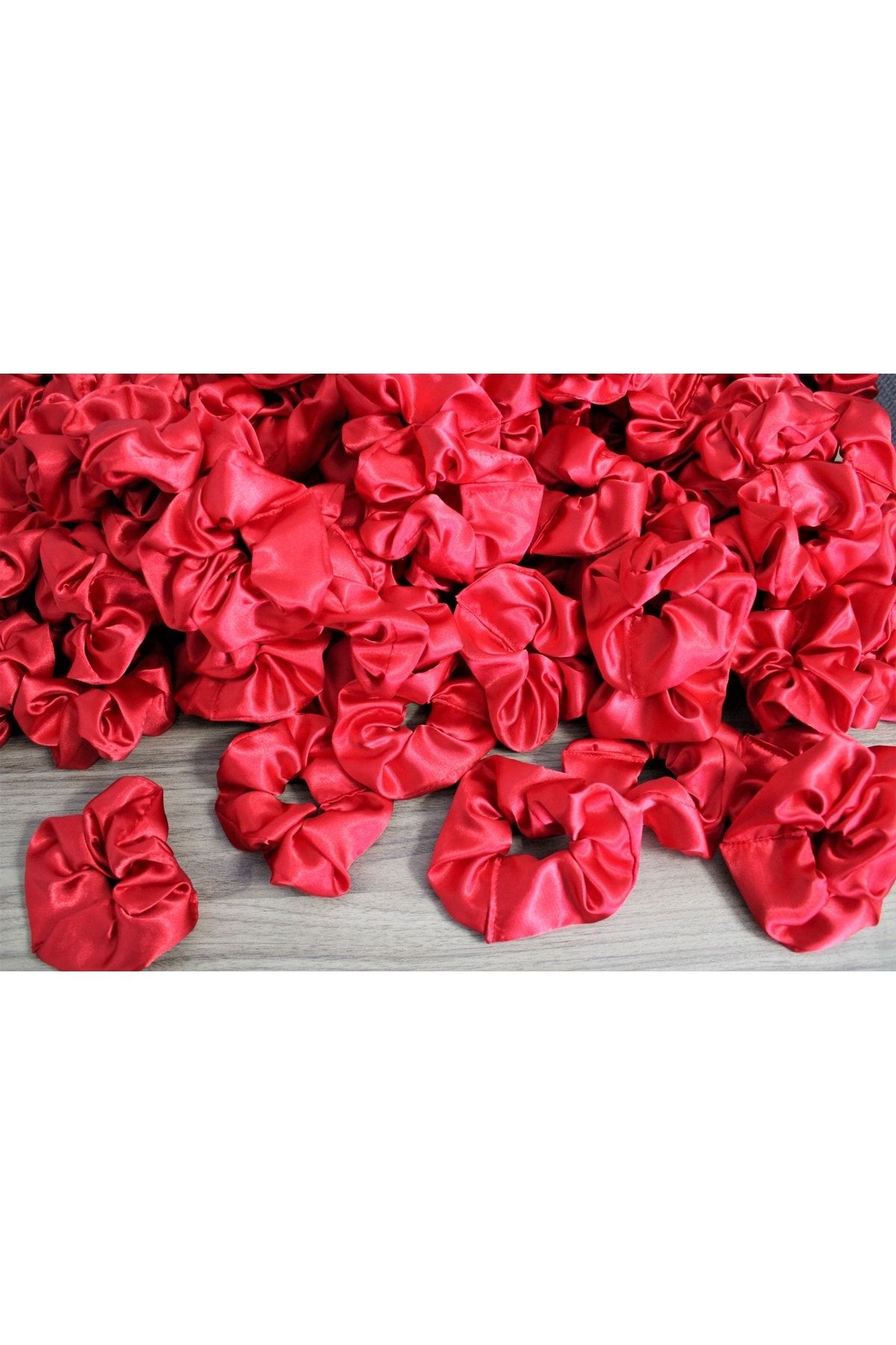 çınar bahçesi 50'li Kadın Kına Ve Nişan Düğün Için Lastikli Simit Kırmızı Saten Scrunchie Saç Toka Set