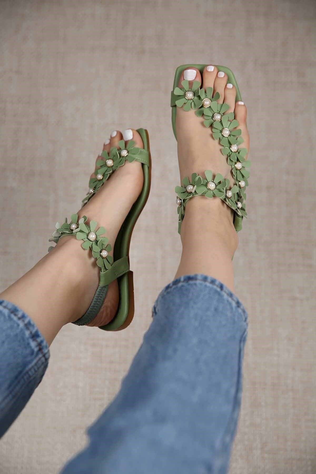 Ccway Kadın Mint Yeşili Baş Parmak Arası İnci Çiçekli Sandalet