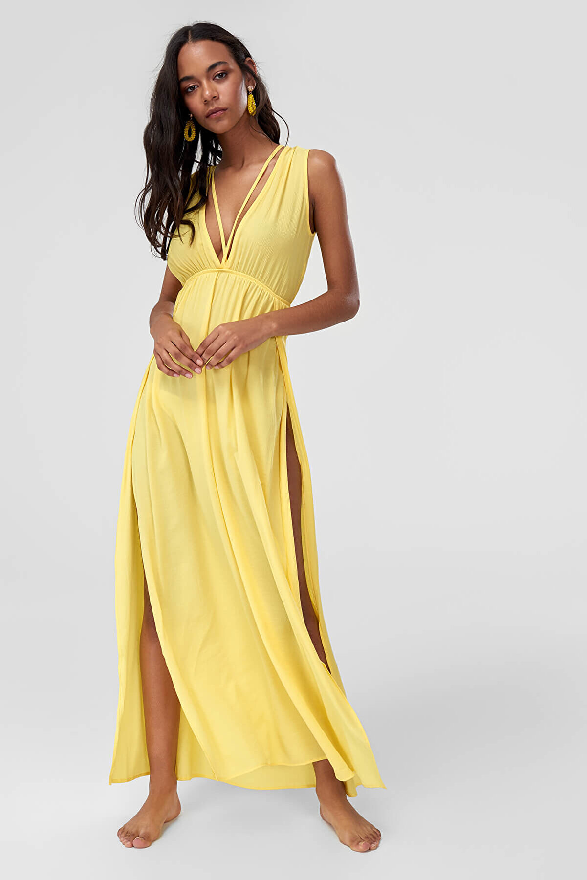 TRENDYOLMİLLA Sarı Yırtmaç Detaylı Viskon Elbise TBESS18LE0193