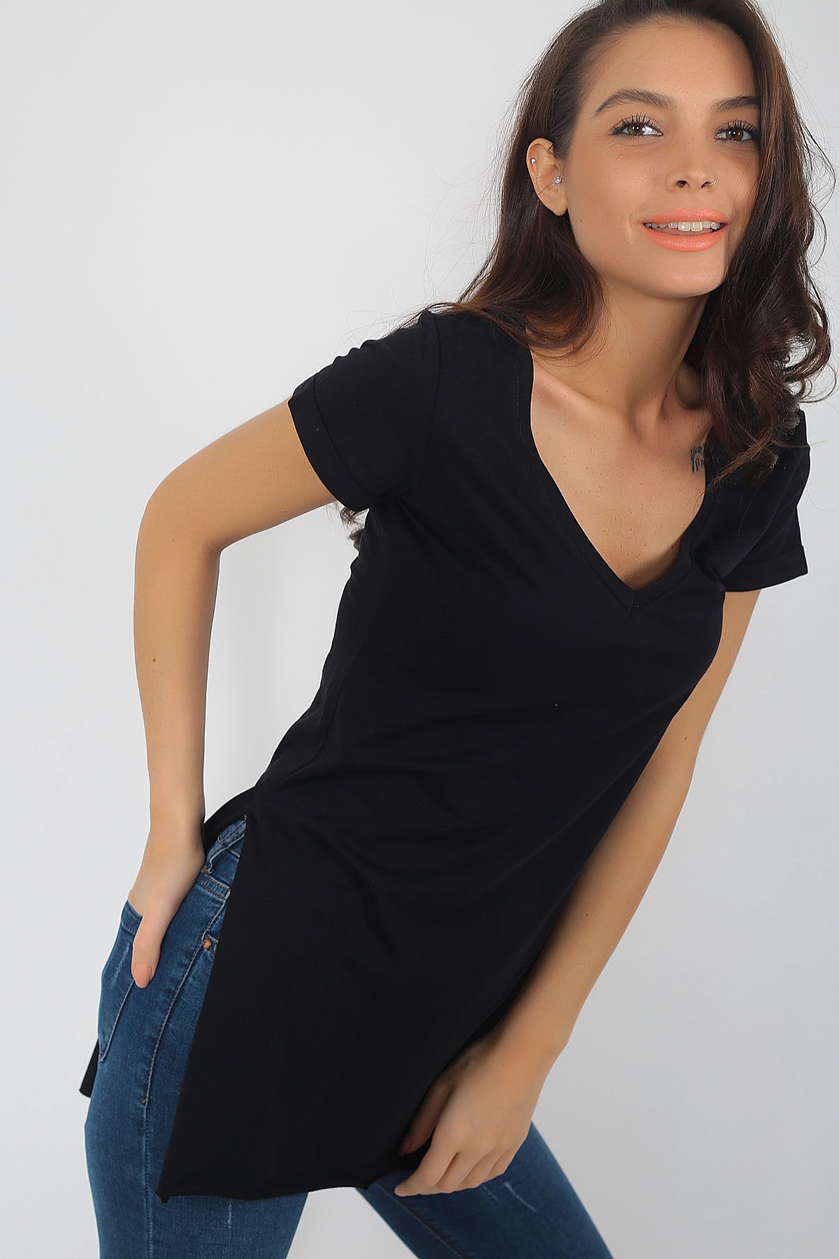 By Saygı Kadın Siyah Kolu Katlamalı Yanları Yarı Dikişsiz Yaka Pamuklu T-Shirt S-18K0420010