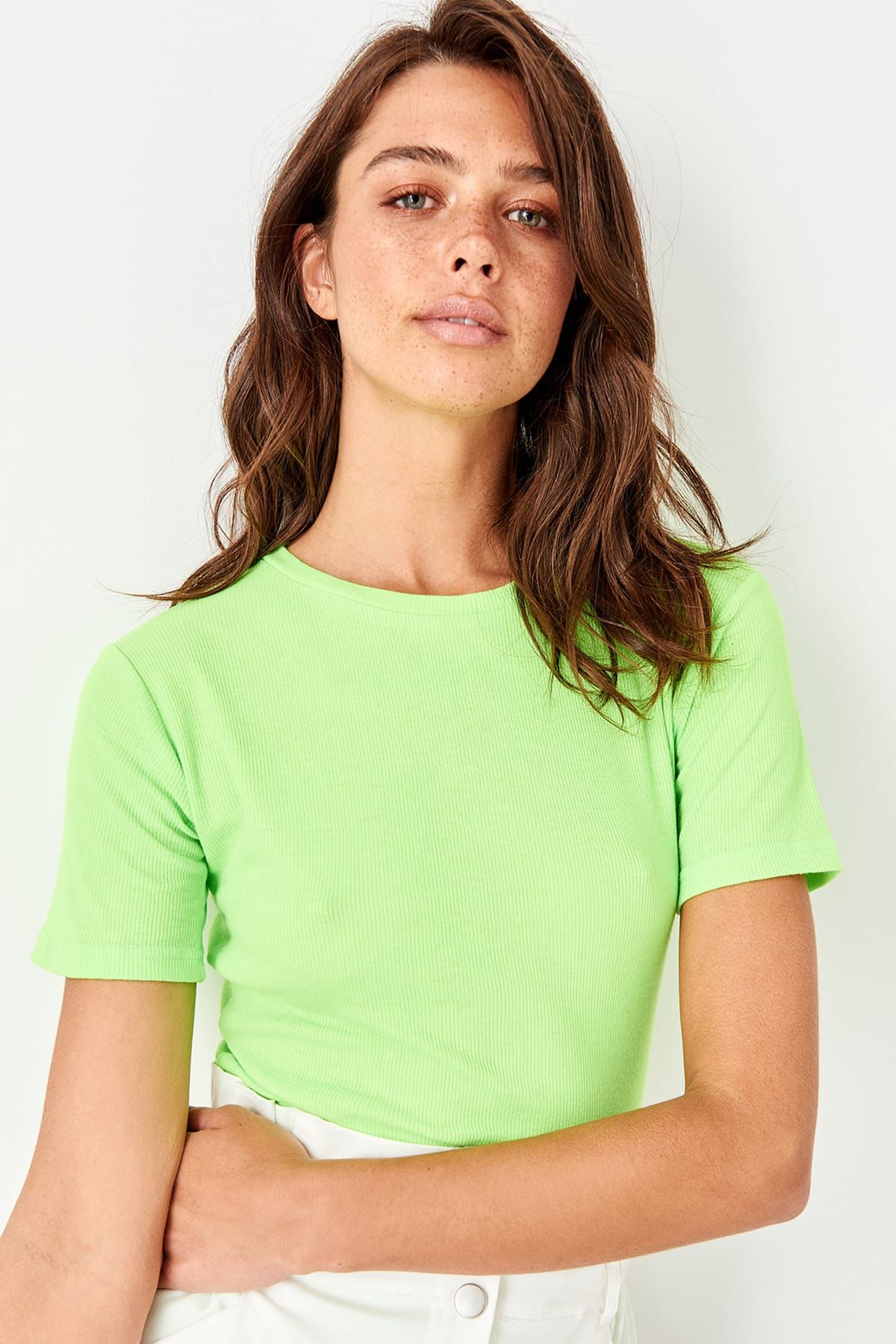 TRENDYOLMİLLA Yeşil Neon Örme Basic T-shirt TWOSS19WP0016