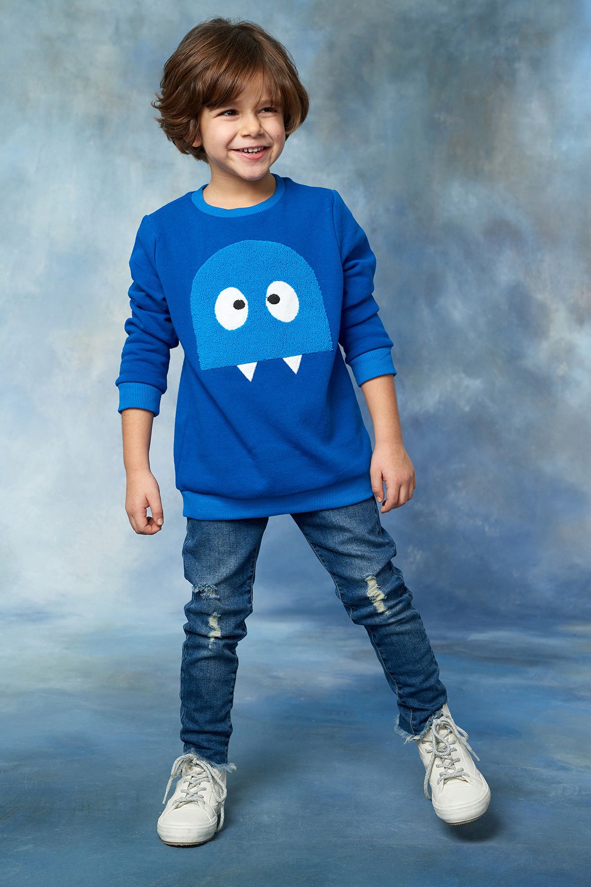 TRENDYOLKIDS Mavi Havlu Aplike Detaylı Erkek Çocuk  Sweatshirt TKDSS18TF0008