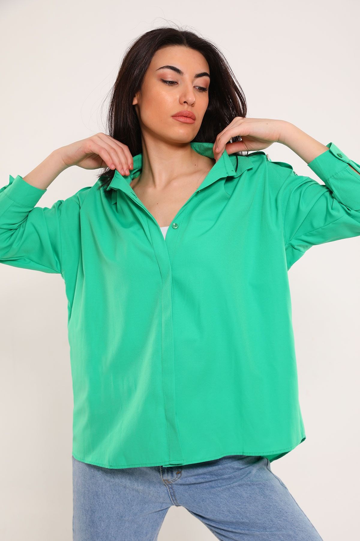 Julude Yeşil Kadın Omuz Detaylı Gömlek