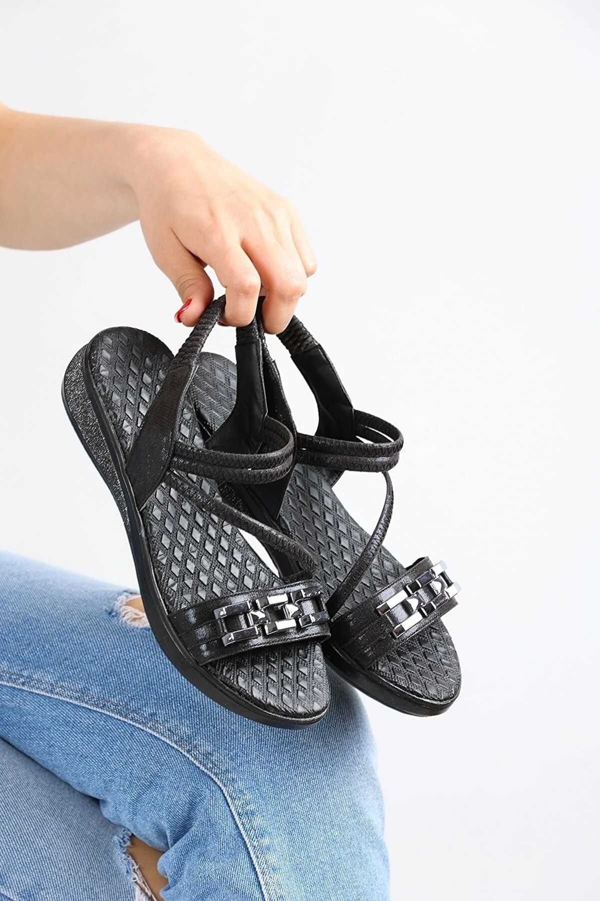 Anıl Ayakkabı Mavişim Kadın Siyah Zincir Toka Detaylı Rahat Ortopedik Sandalet Ayakkabı