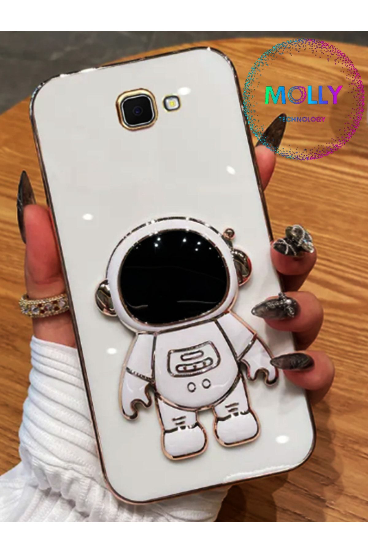 Molly Technology Galaxy J7 Prime 2 Için Inci Beyazı Astronot Standlı Kenarları Gold Detaylı Lüks Silikon Kılıf