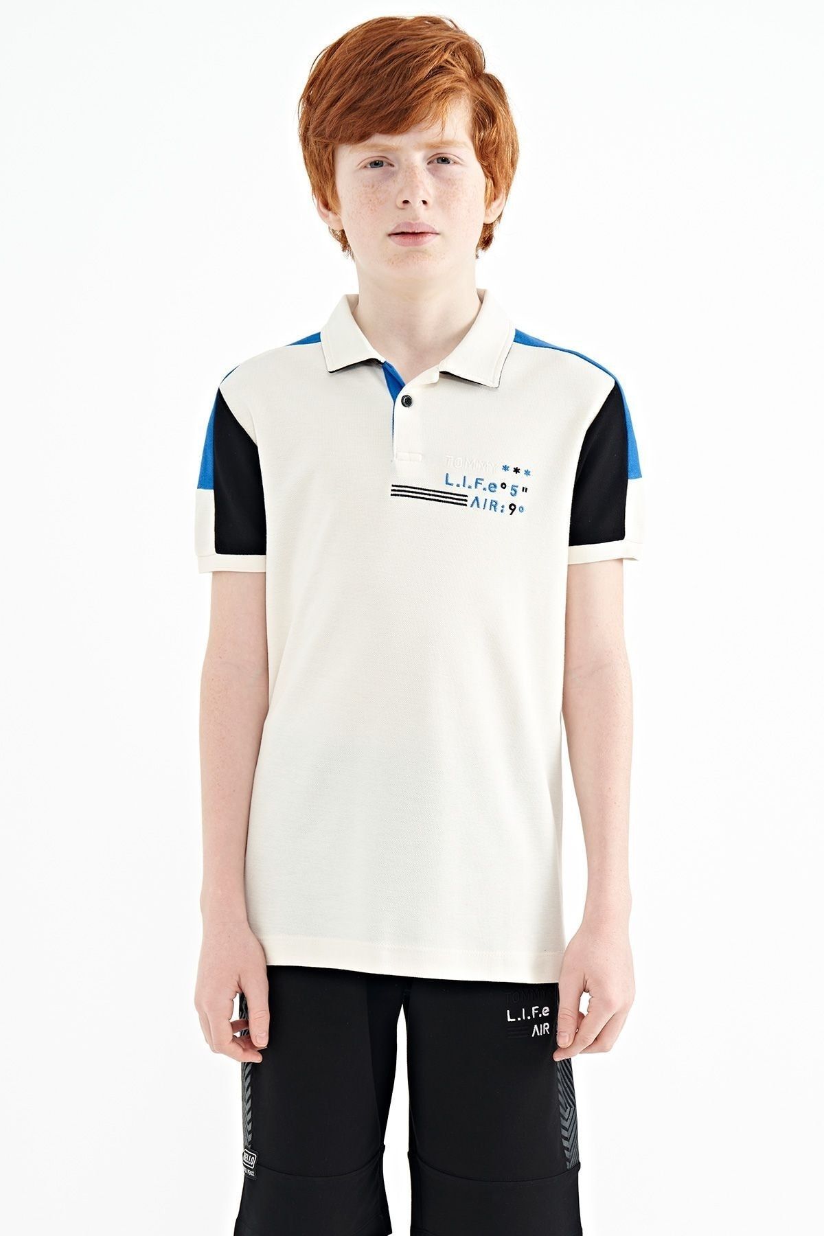 TOMMY LIFE Ekru Renk Bloklu Omuz Garni Detaylı Standart Kalıp Erkek Çocuk T-shirt - 11155