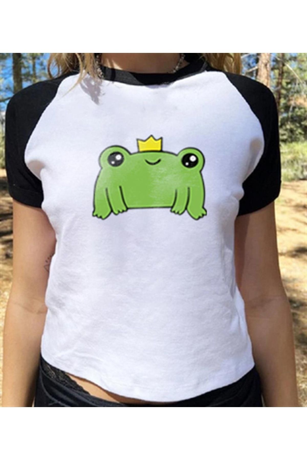 Plethora Crowned Frog Baskılı Reglan Kol Beyaz Crop