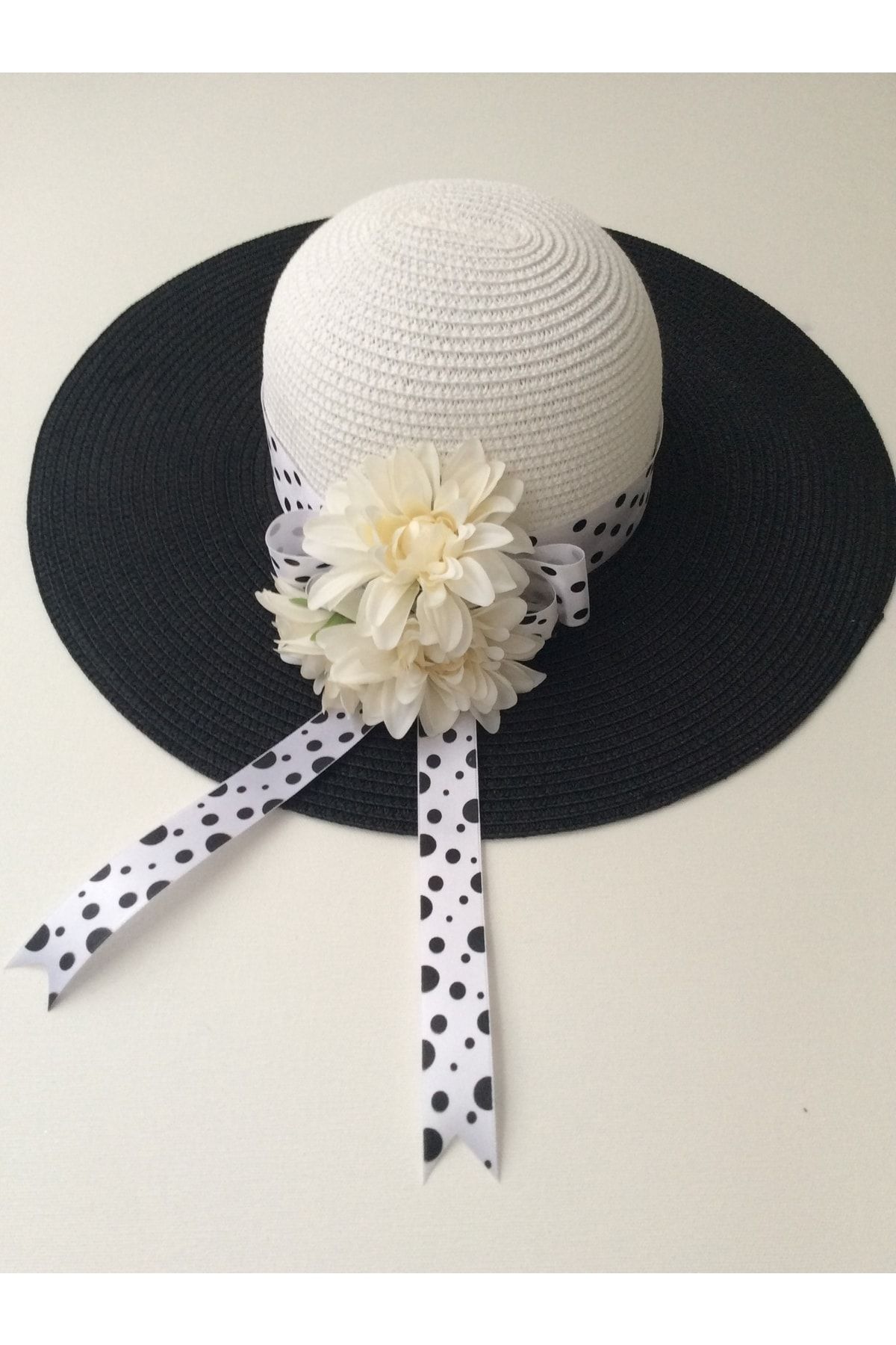Yakamoz Çiçek Detaylı Kadın Aksesuar Tasarım Siyah Beyaz Renk Hasır Şapka