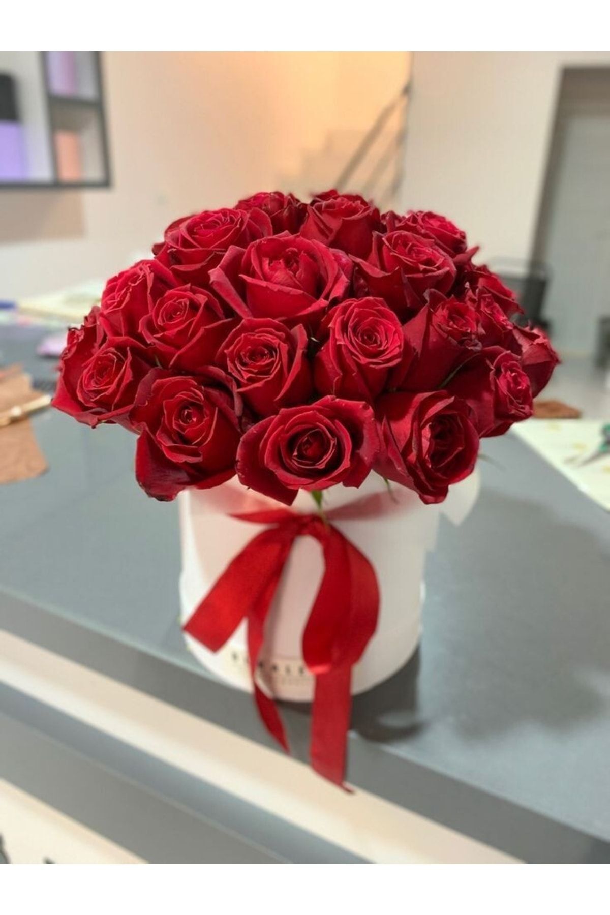 BYSHOPPİNG Silindir Kutuda Kırmızı Kadife Yapay Güller Kız Isteme Çiçeği -nişan-söz-sevgiliye-hediyelik